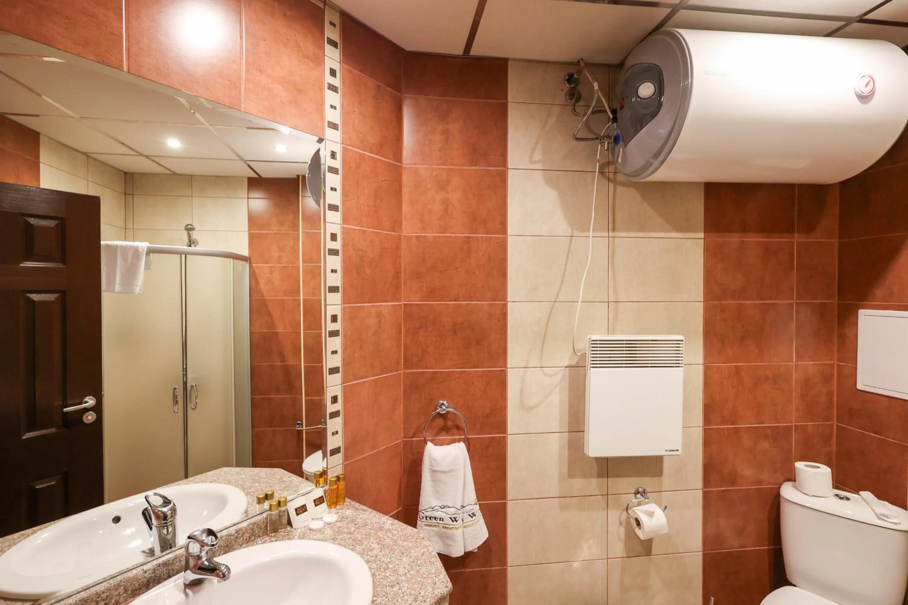 Bathroom in Smartr Green Wood Hotel & Spa