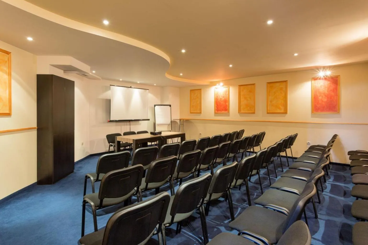 Business facilities in Smartr Green Wood Hotel & Spa