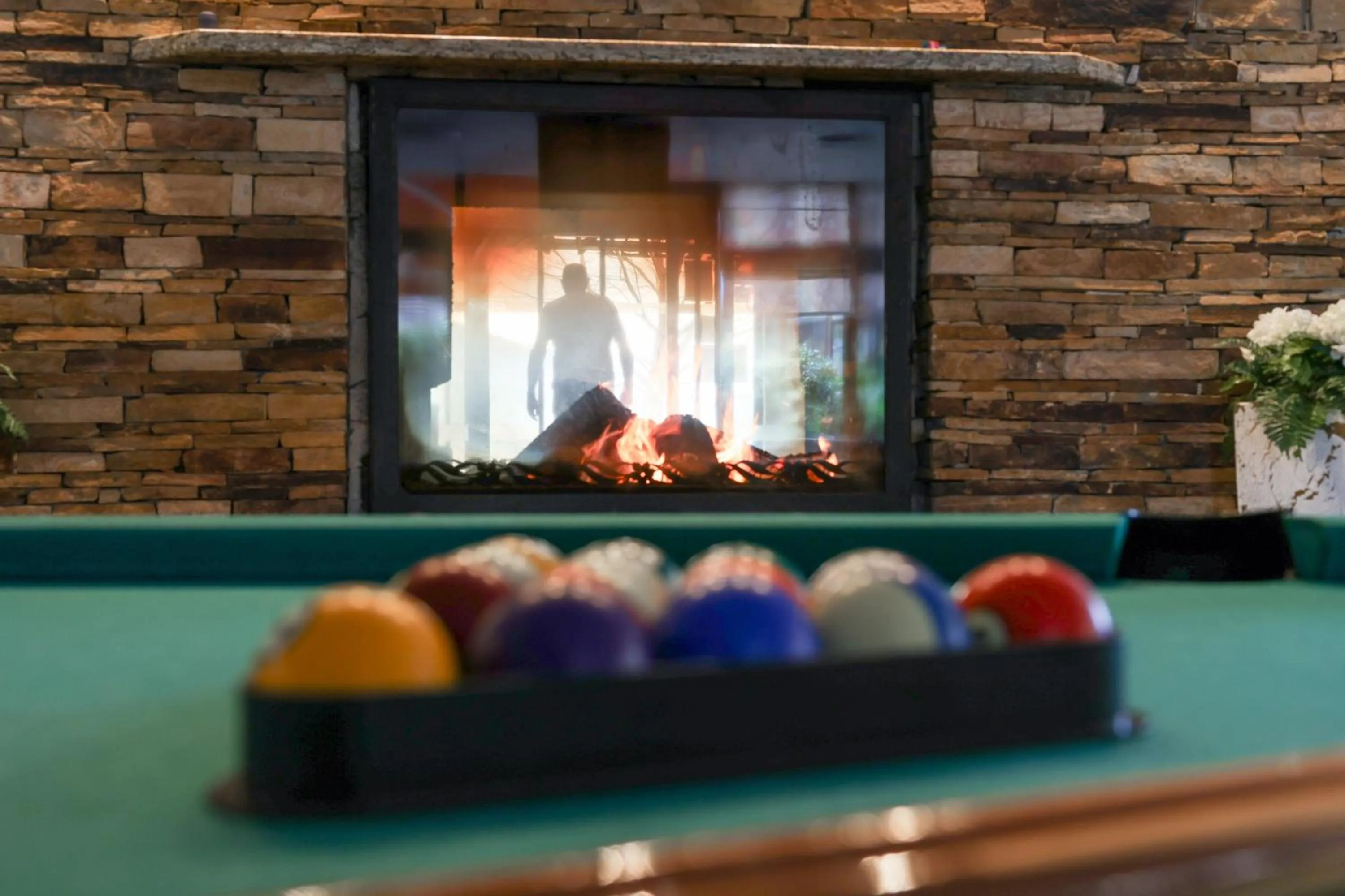 Billiard in Smartr Green Wood Hotel & Spa