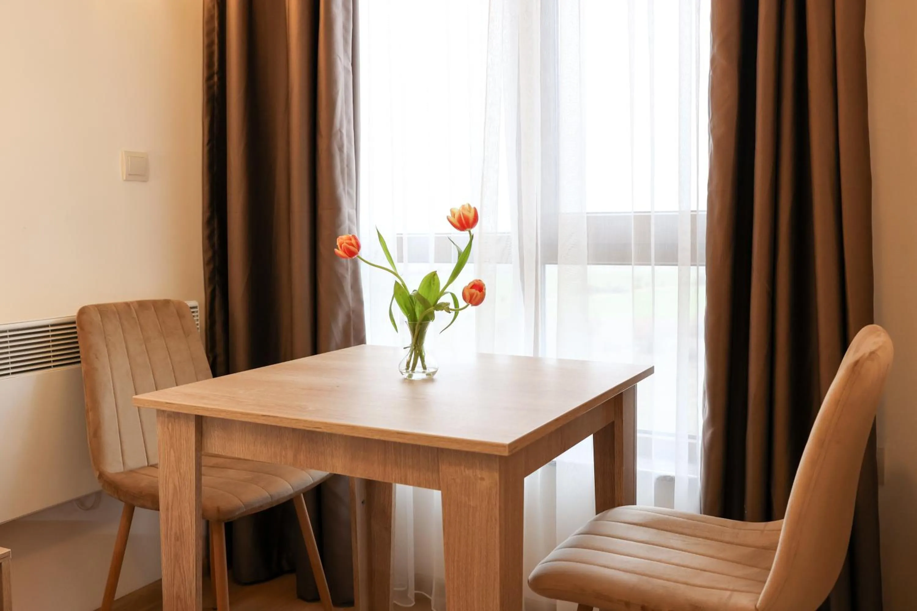 Food and drinks in Smartr Green Wood Hotel & Spa