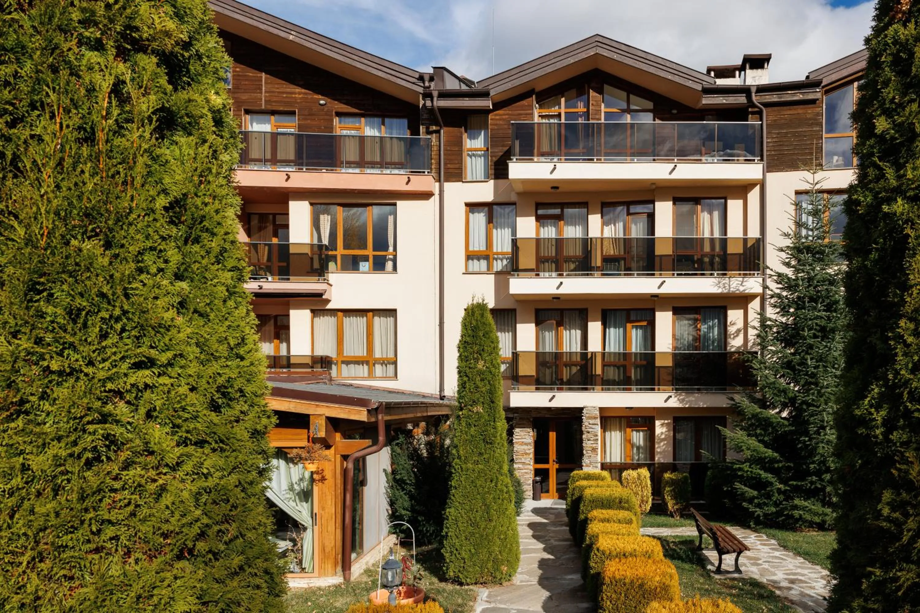 Property building in Smartr Green Wood Hotel & Spa