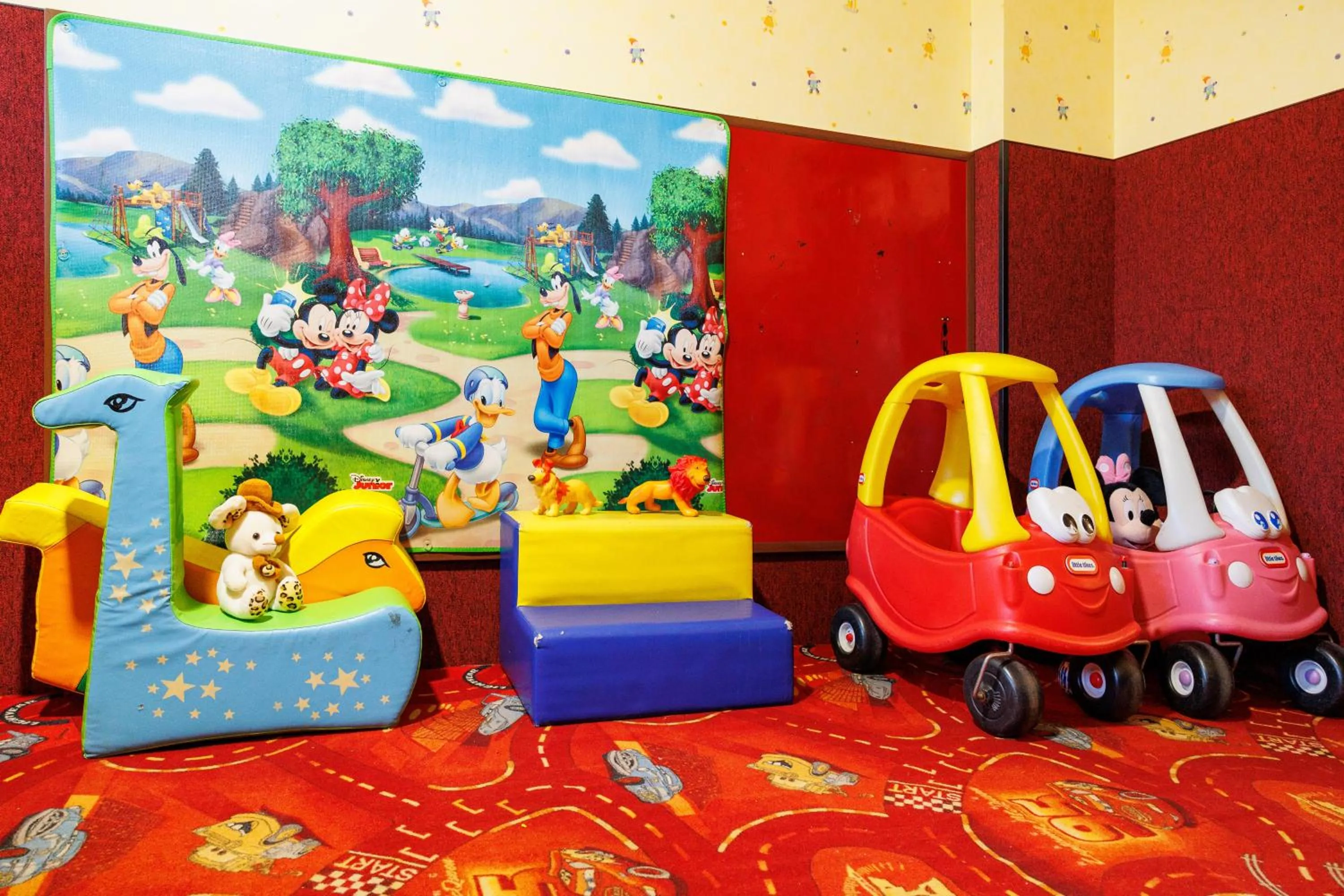 Children play ground in Smartr Green Wood Hotel & Spa