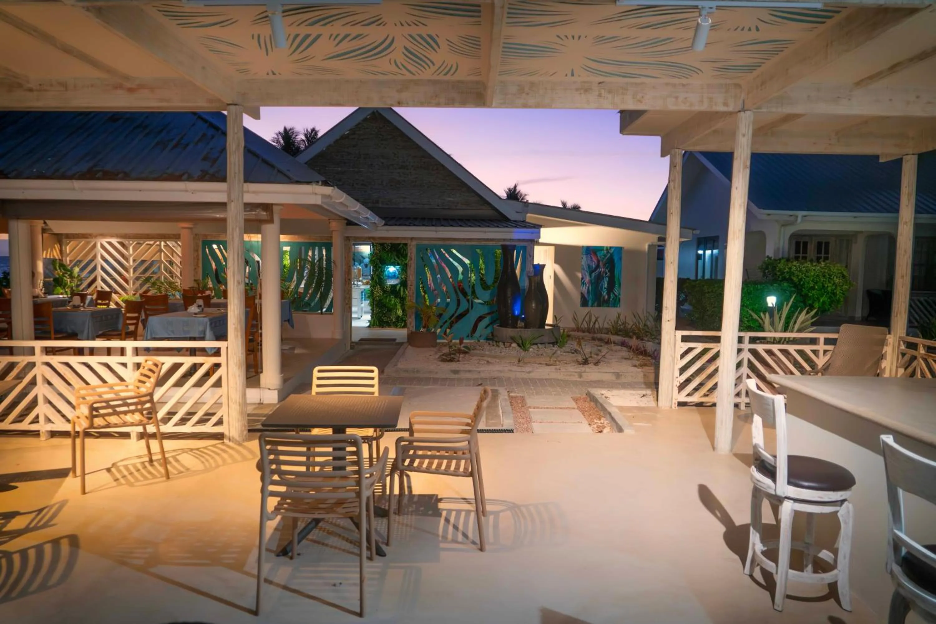 Restaurant/places to eat in Villas de Mer