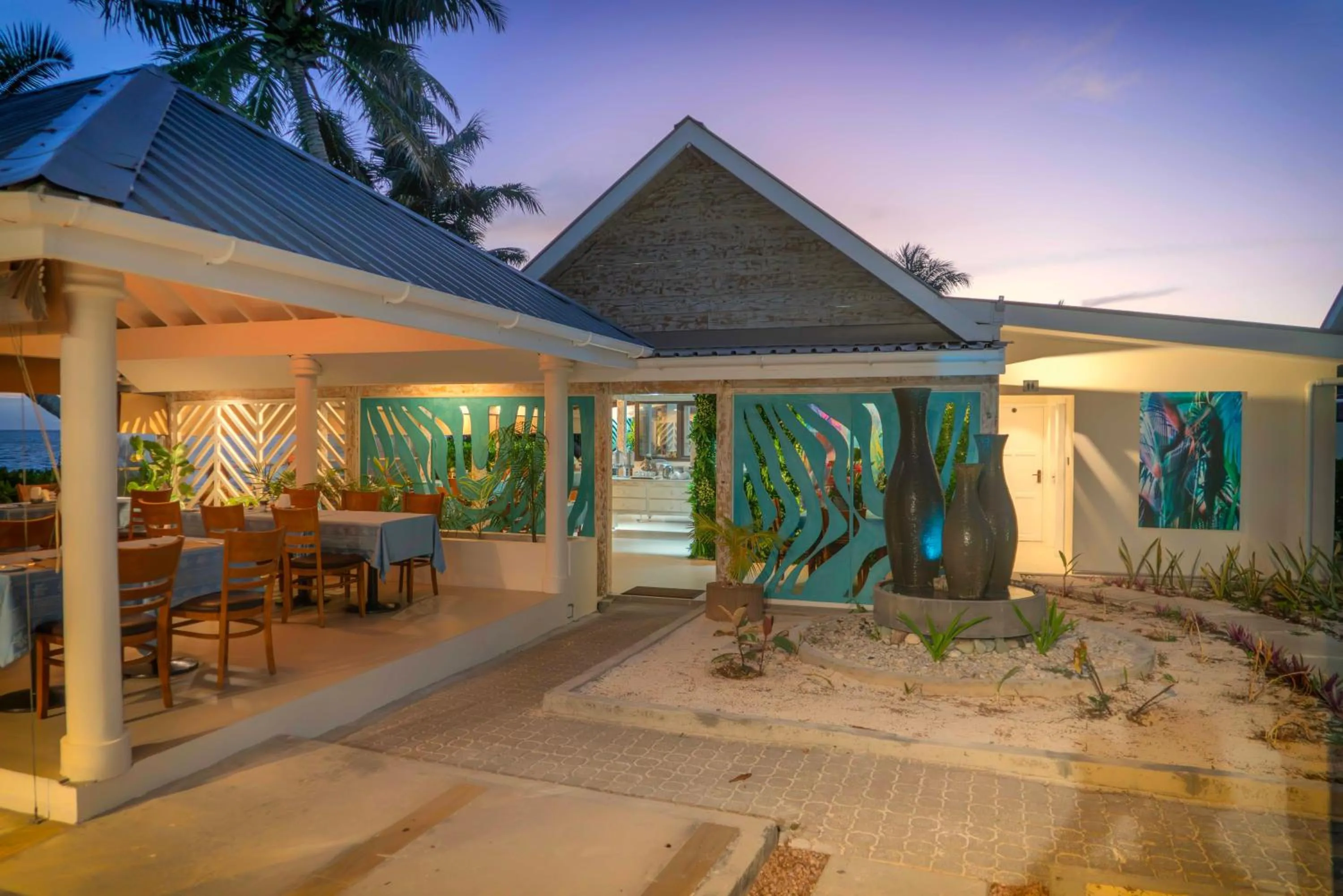 Restaurant/places to eat in Villas de Mer