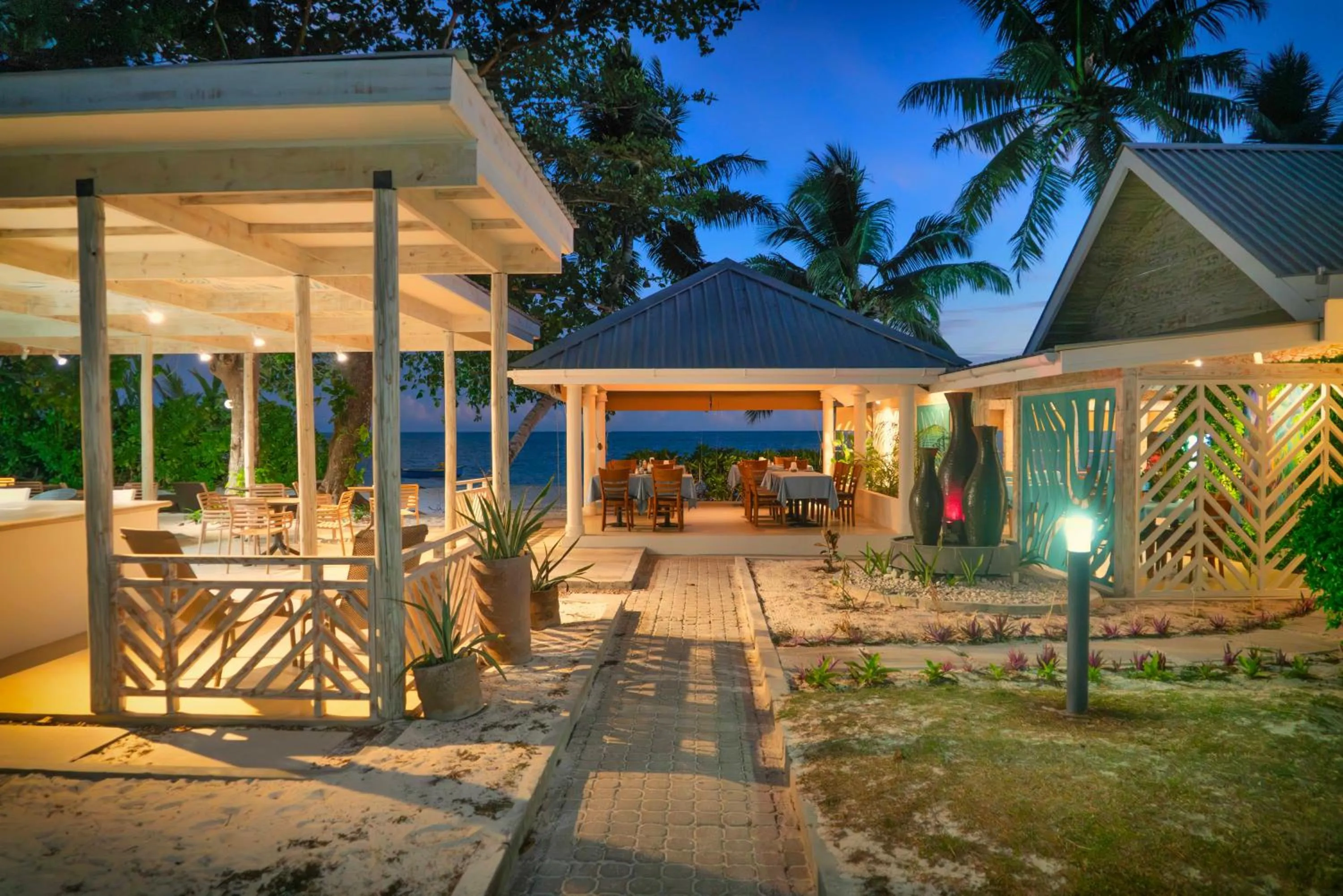 Restaurant/places to eat in Villas de Mer