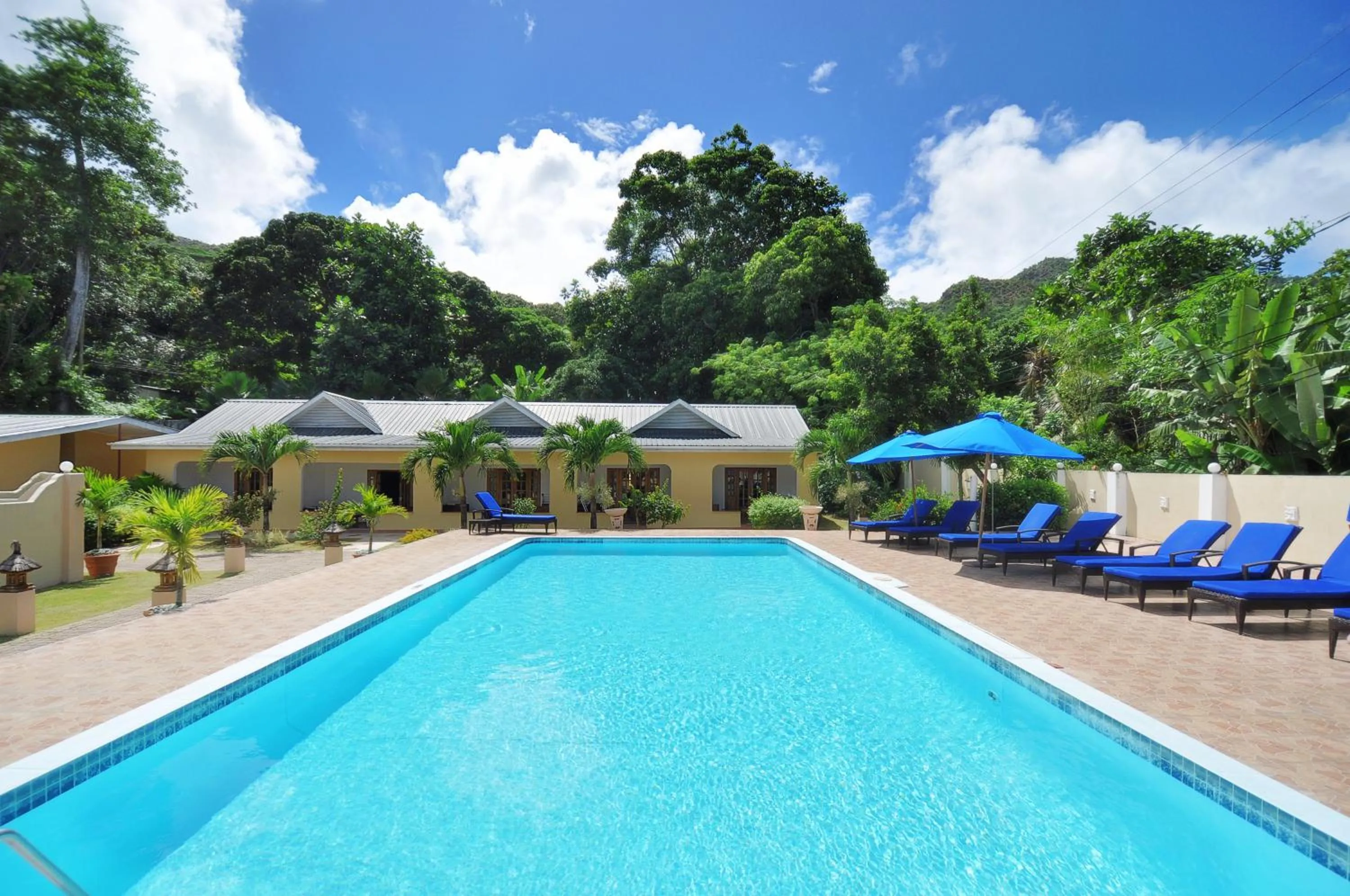 Swimming pool in Britannia Hotel