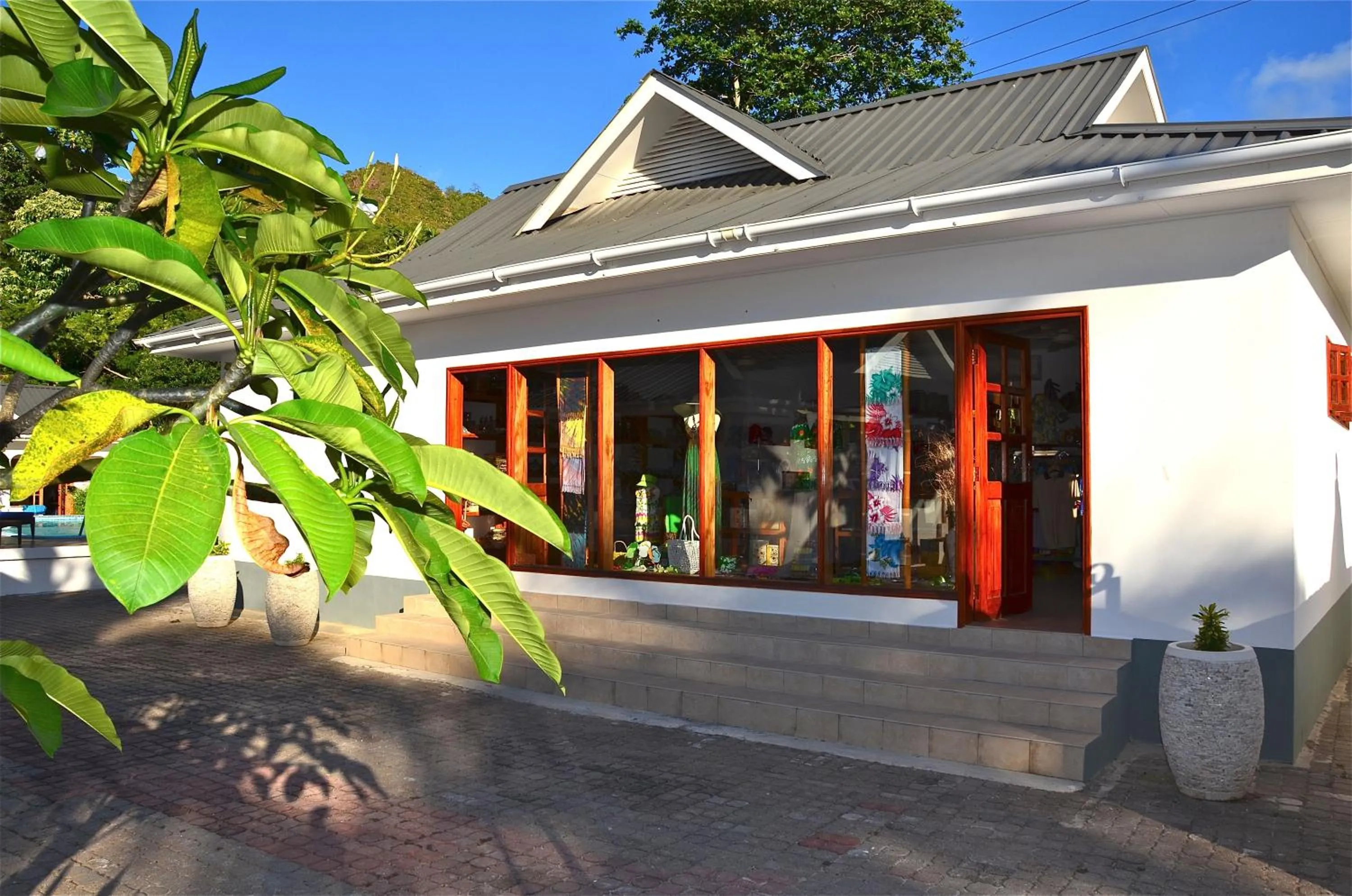 On-site shops in Britannia Hotel