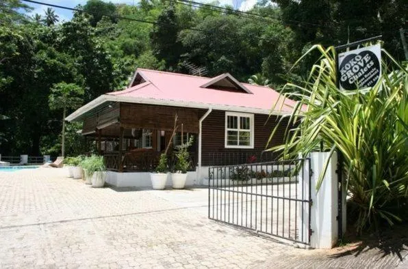 Facade/entrance in Kokogrove Chalets