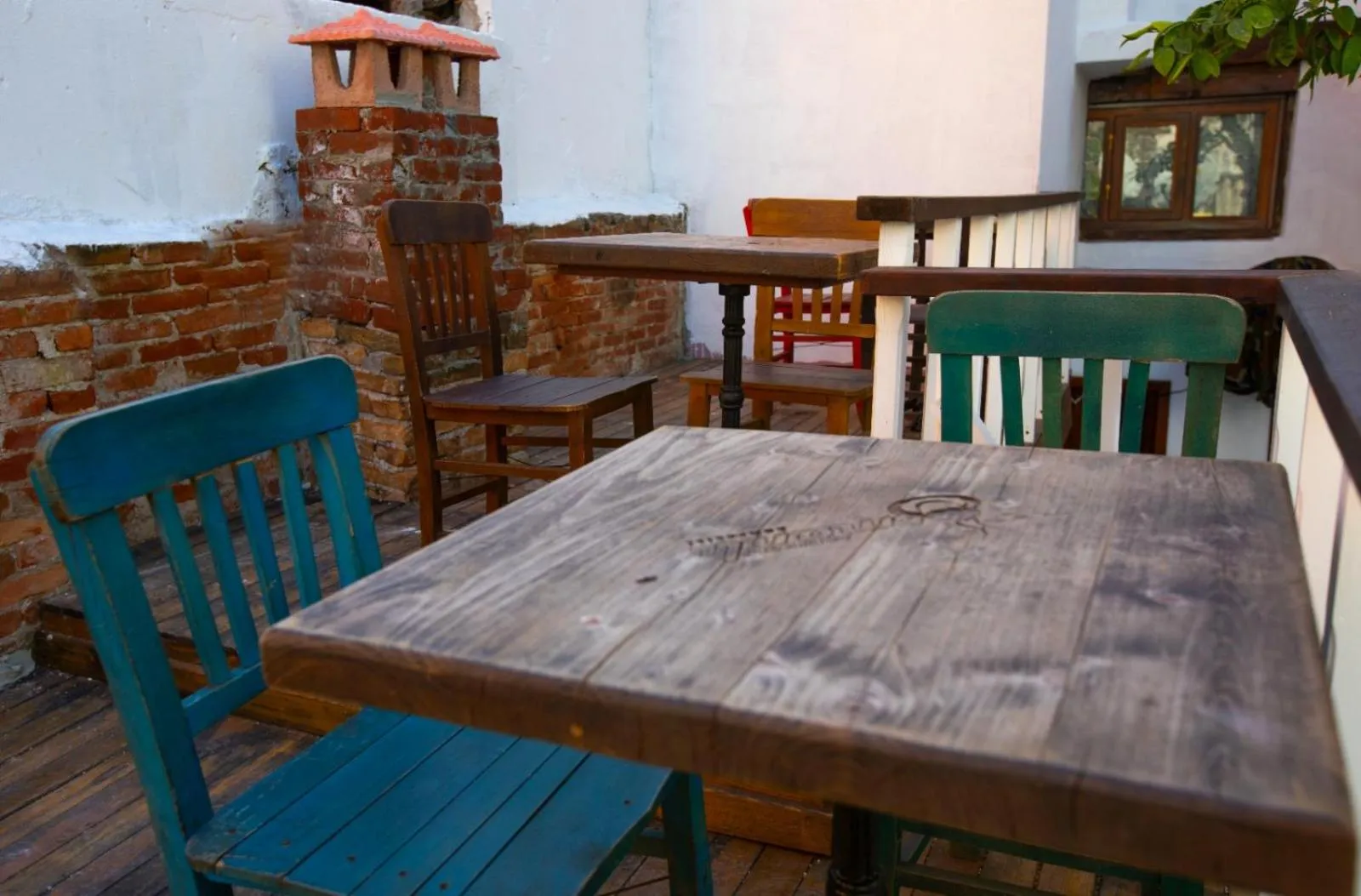 Restaurant/places to eat in Lily Town Hotel