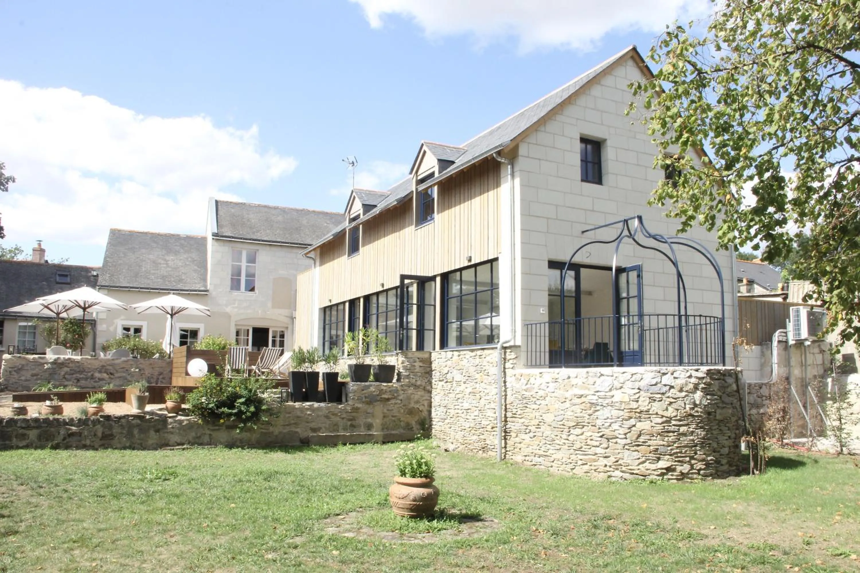 Property building in L'Audacieuse