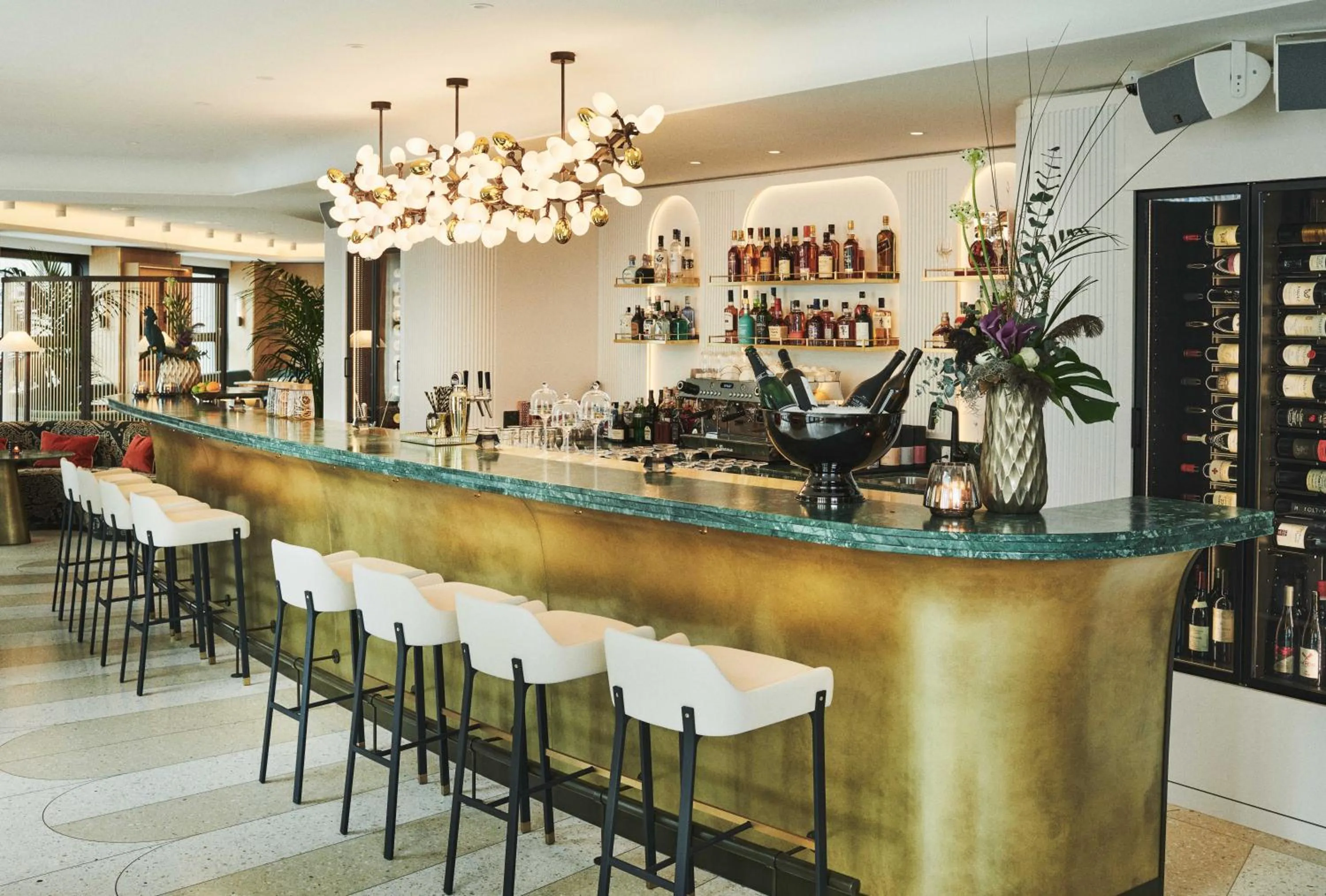 Lounge or bar in Small Luxury Hotel Ambassador Zurich