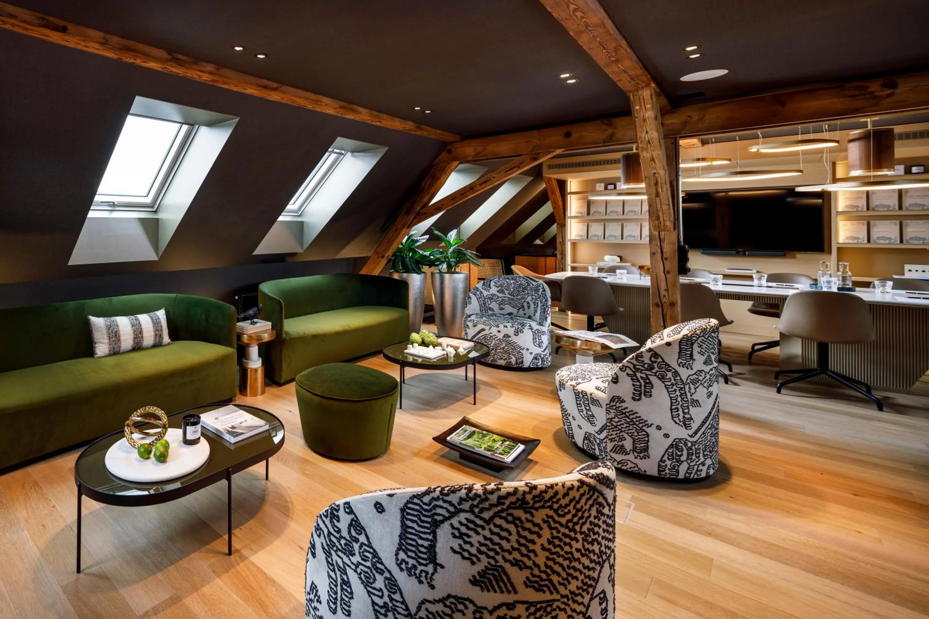 Lounge or bar in Small Luxury Hotel Ambassador Zurich