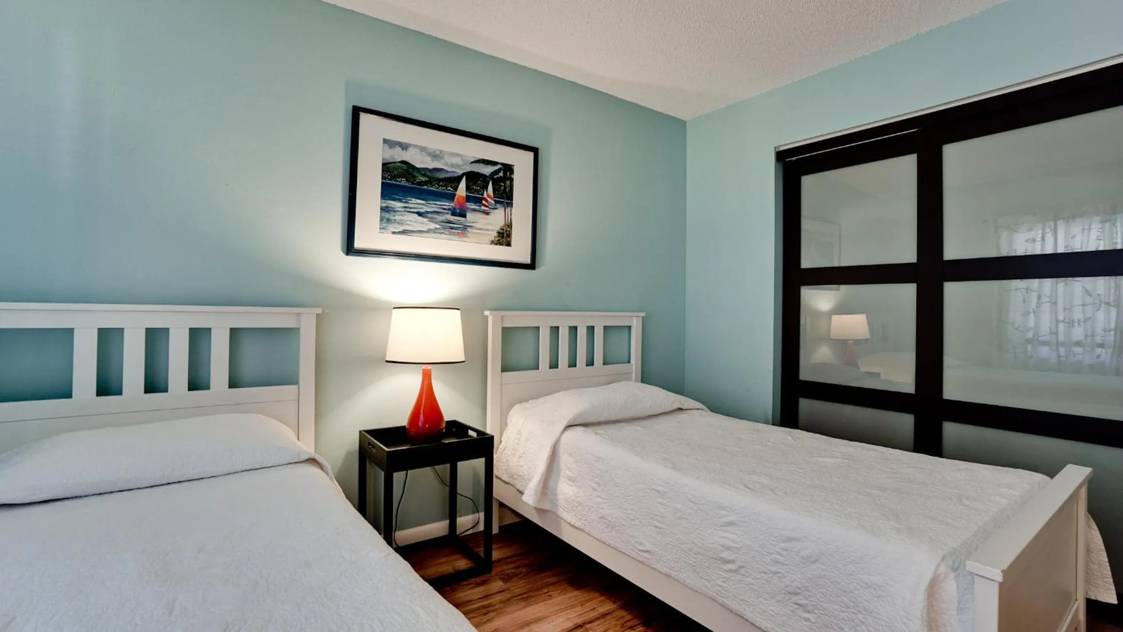 Bed in Shorewalk Vacation Villa