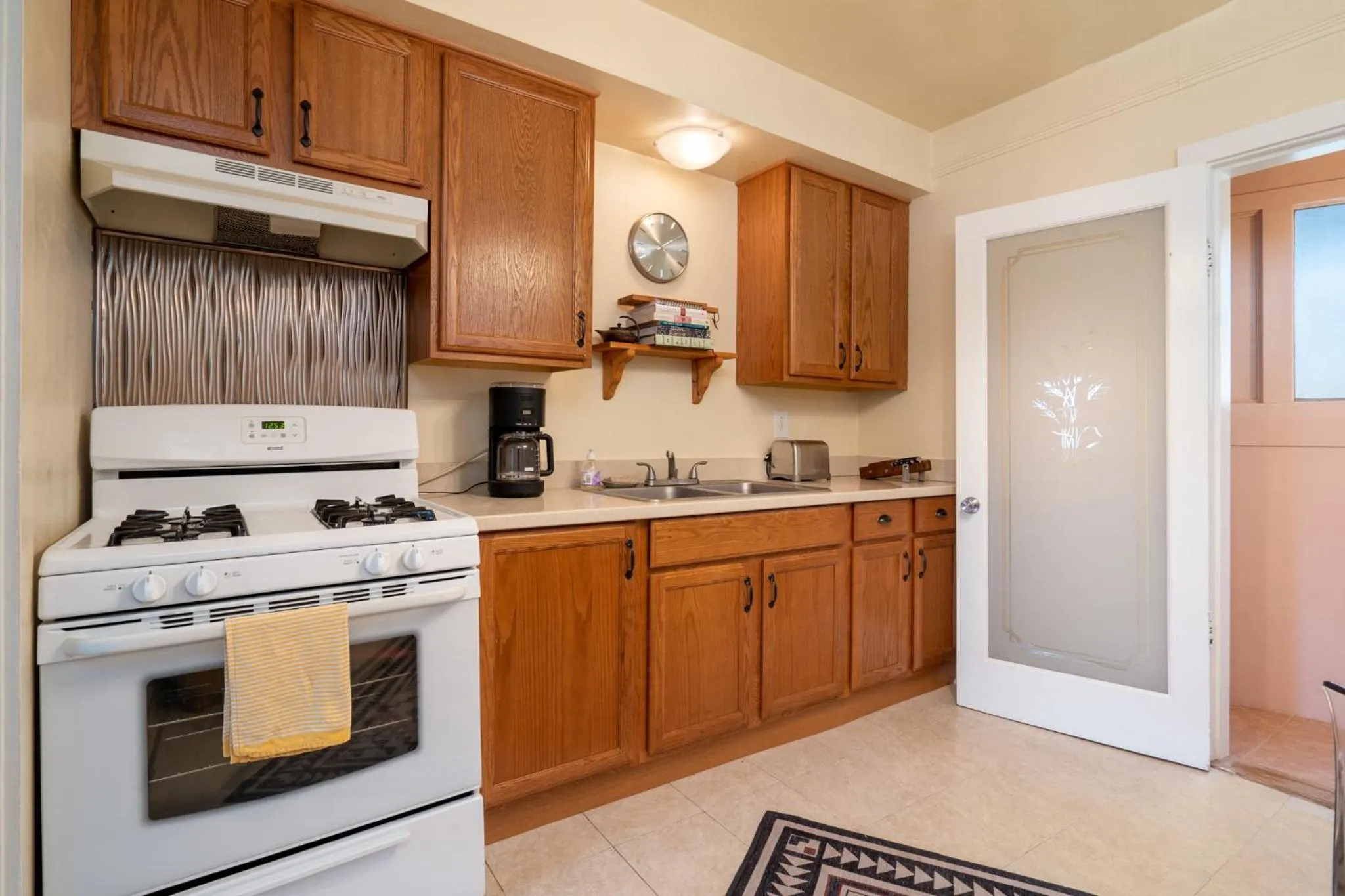 Kitchen or kitchenette in Gomez Gardens