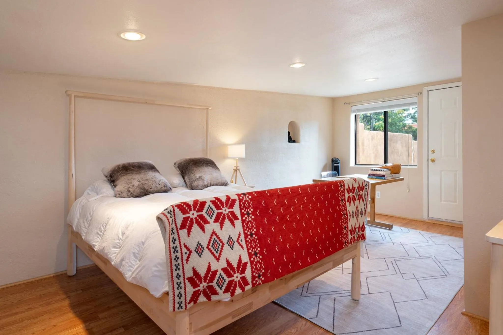 Property building, Bed in Gomez Gardens