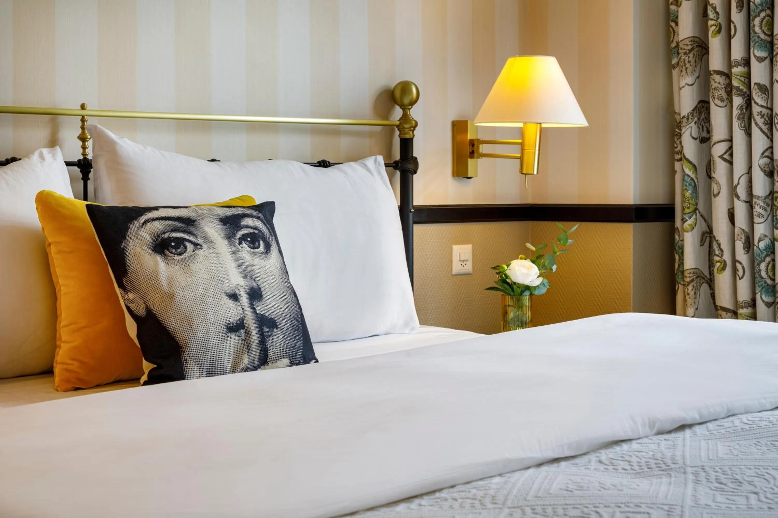 Bed in Opera Hotel Zürich