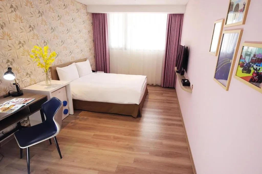 Bedroom, Bed in The Brick Hotel