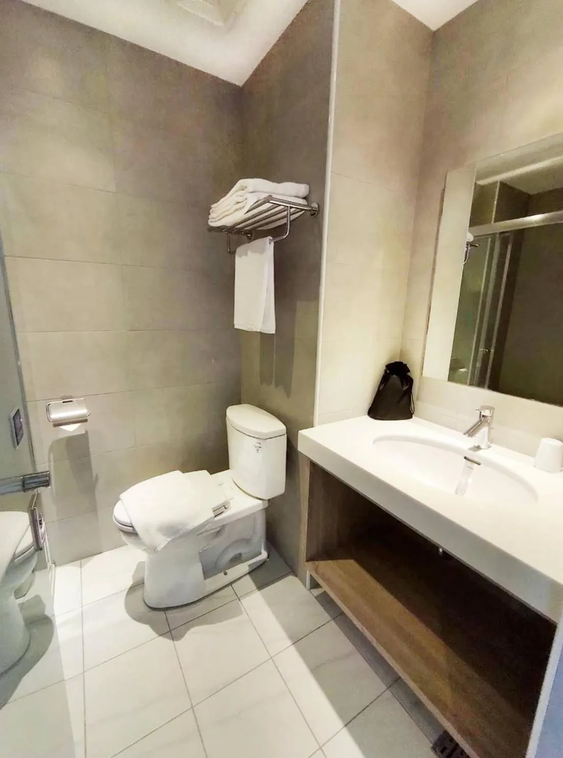 Shower in The Brick Hotel