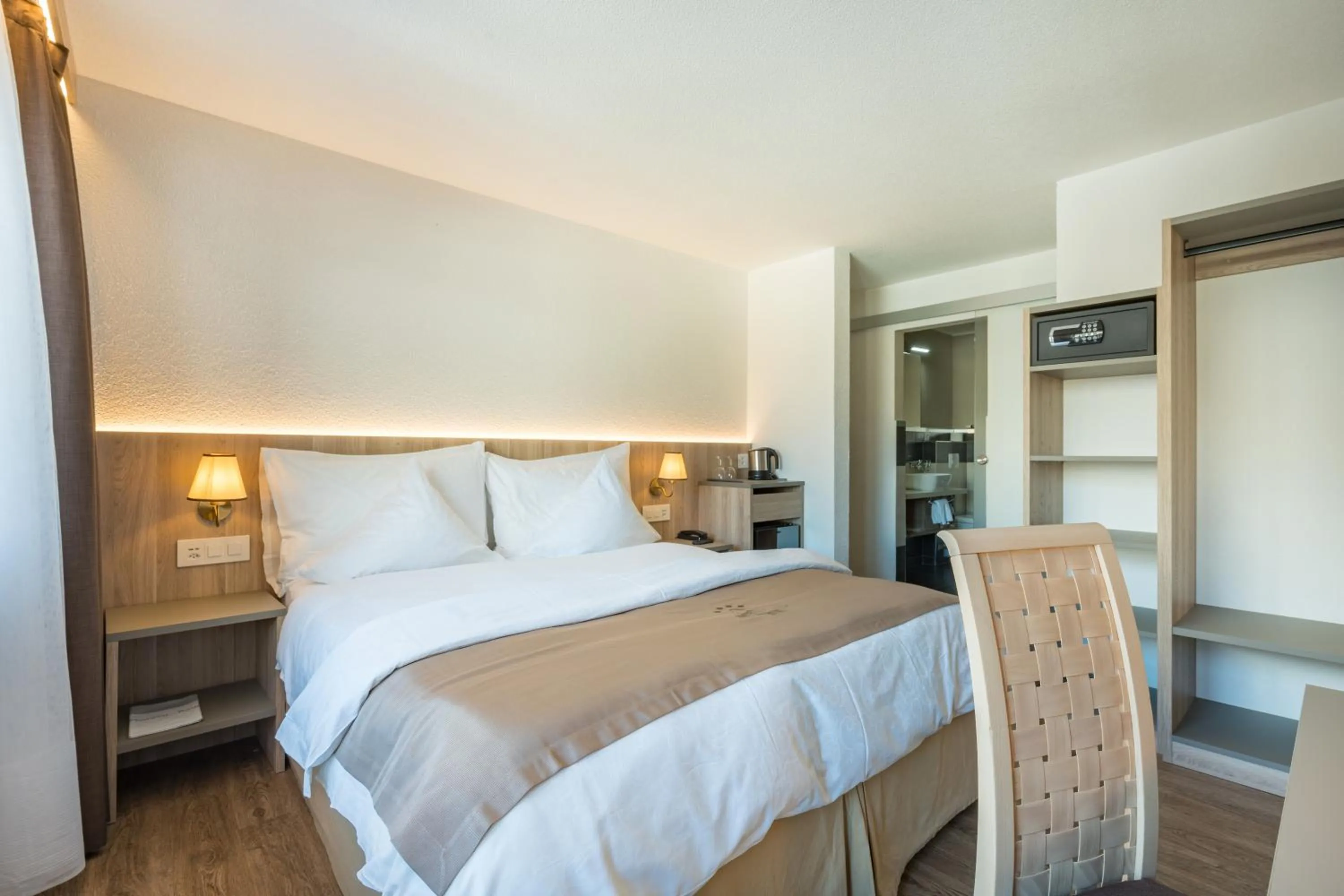 Bed in Hotel Beau Rivage