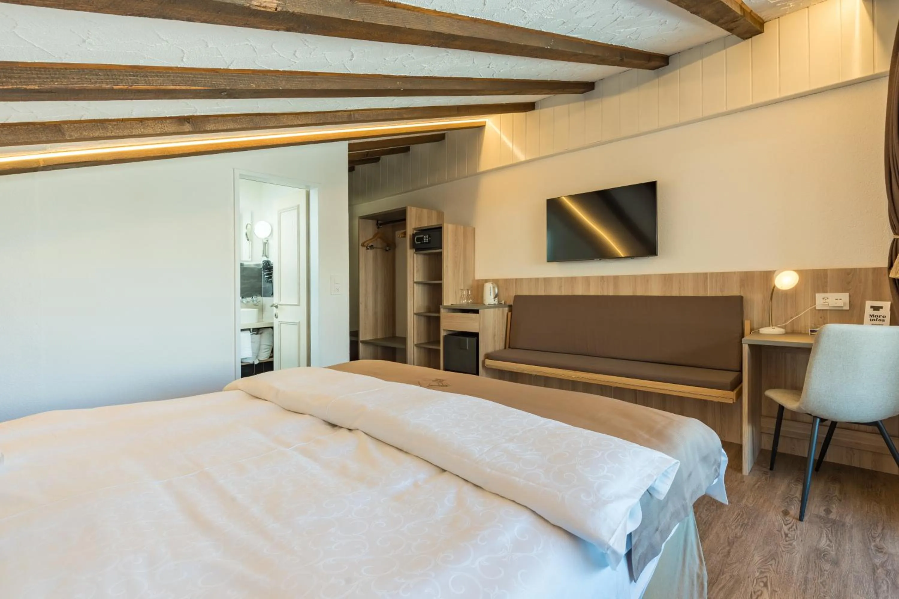 Bed in Hotel Beau Rivage