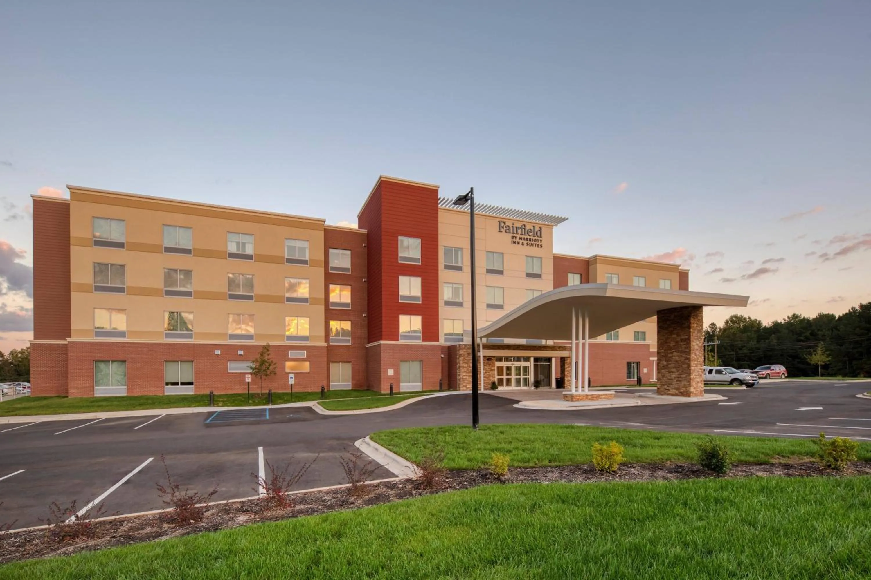 Property building in Fairfield Inn & Suites by Marriott Charlotte Belmont