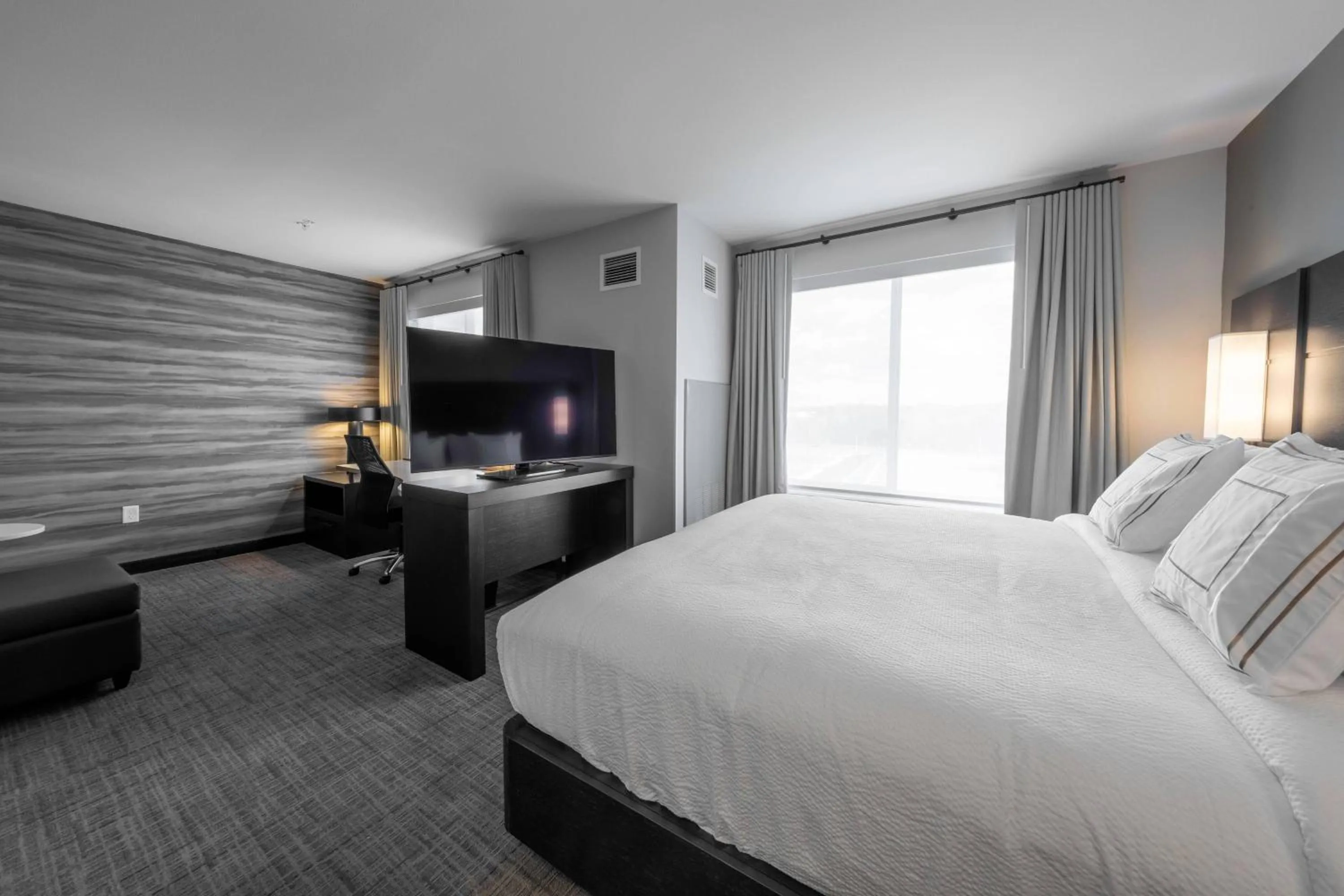 Bedroom, Bed in Residence Inn by Marriott Richmond at the Notch