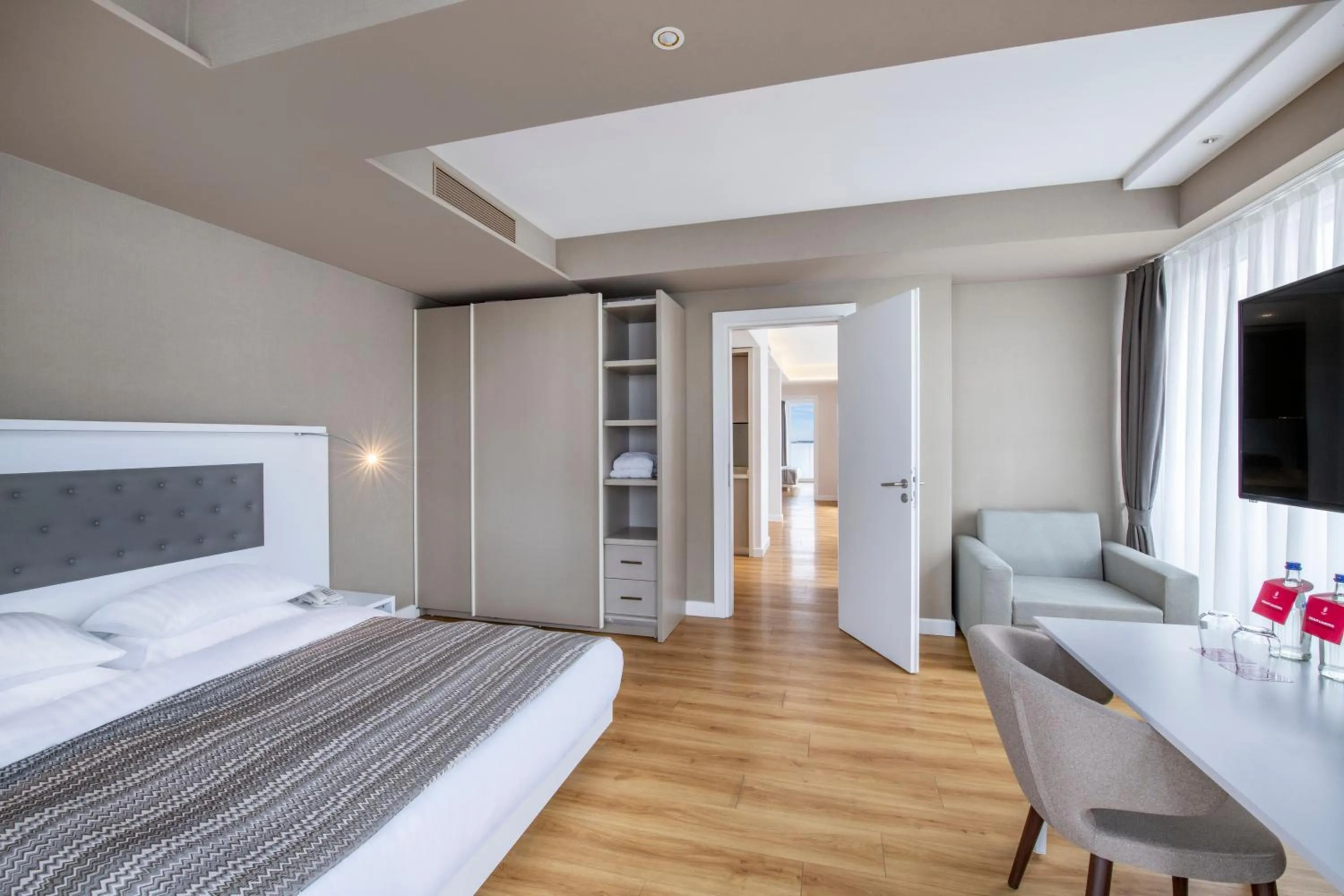 Bedroom, Bed in Alliance Palace Batumi