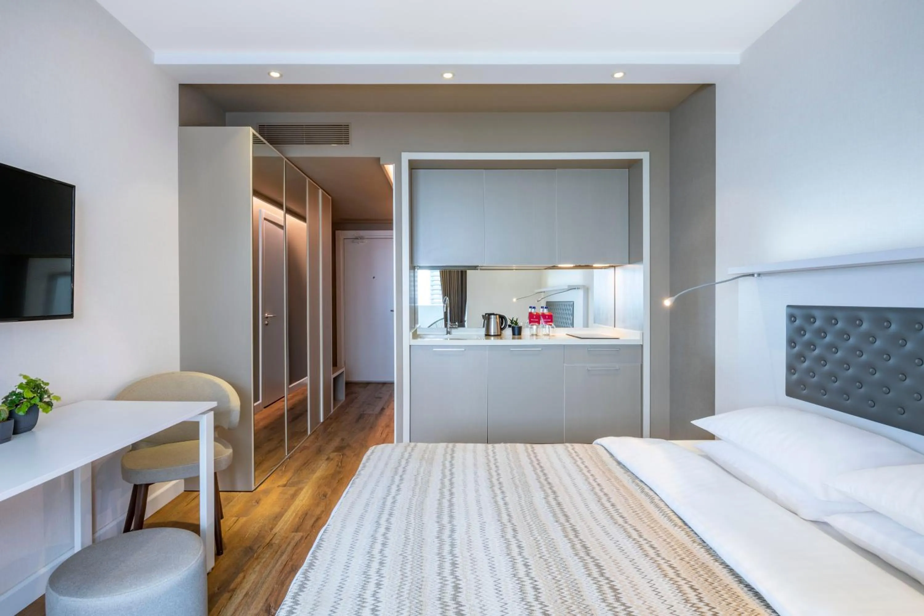 Kitchen or kitchenette, Bed in Alliance Palace Batumi