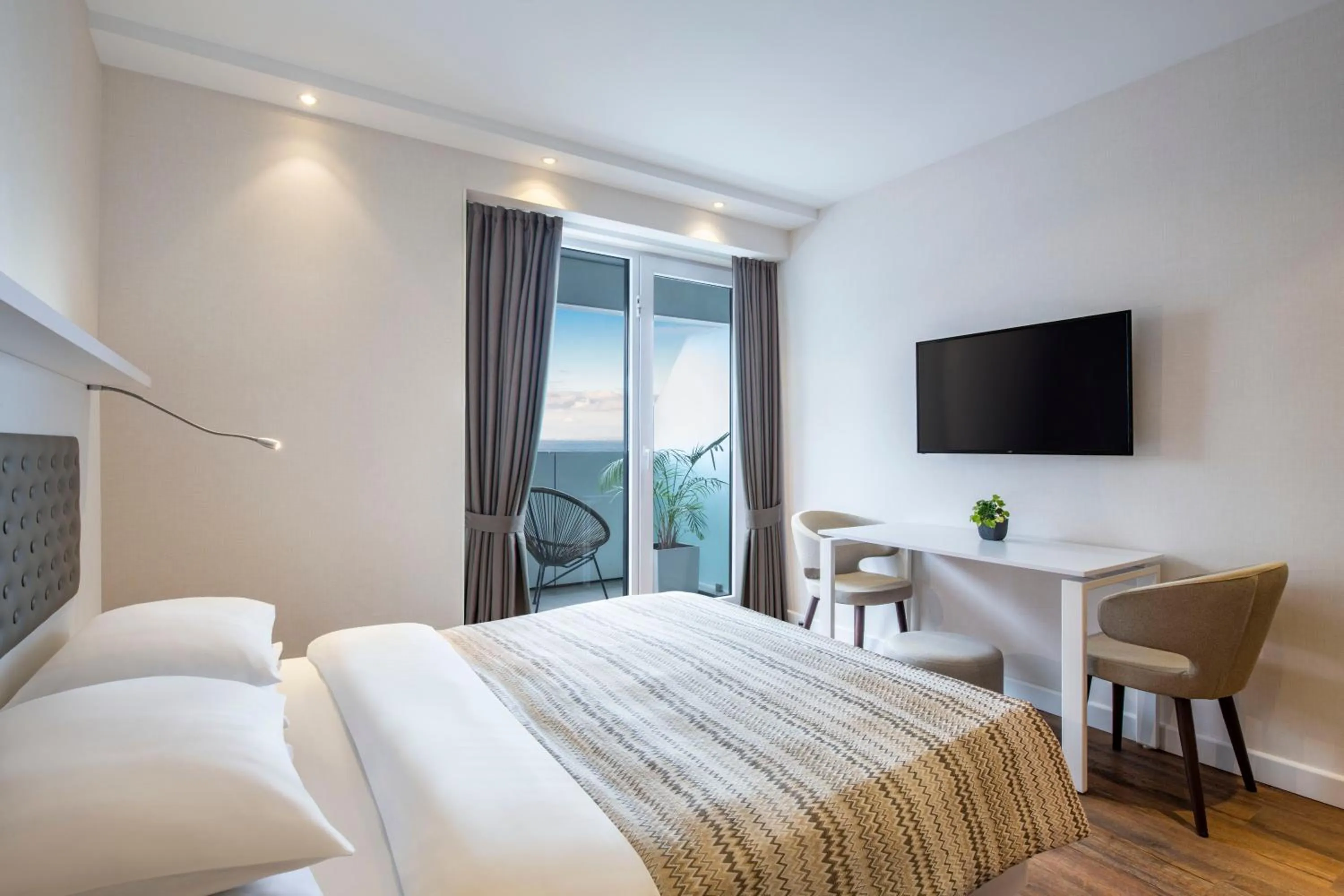 Bedroom, Bed in Alliance Palace Batumi