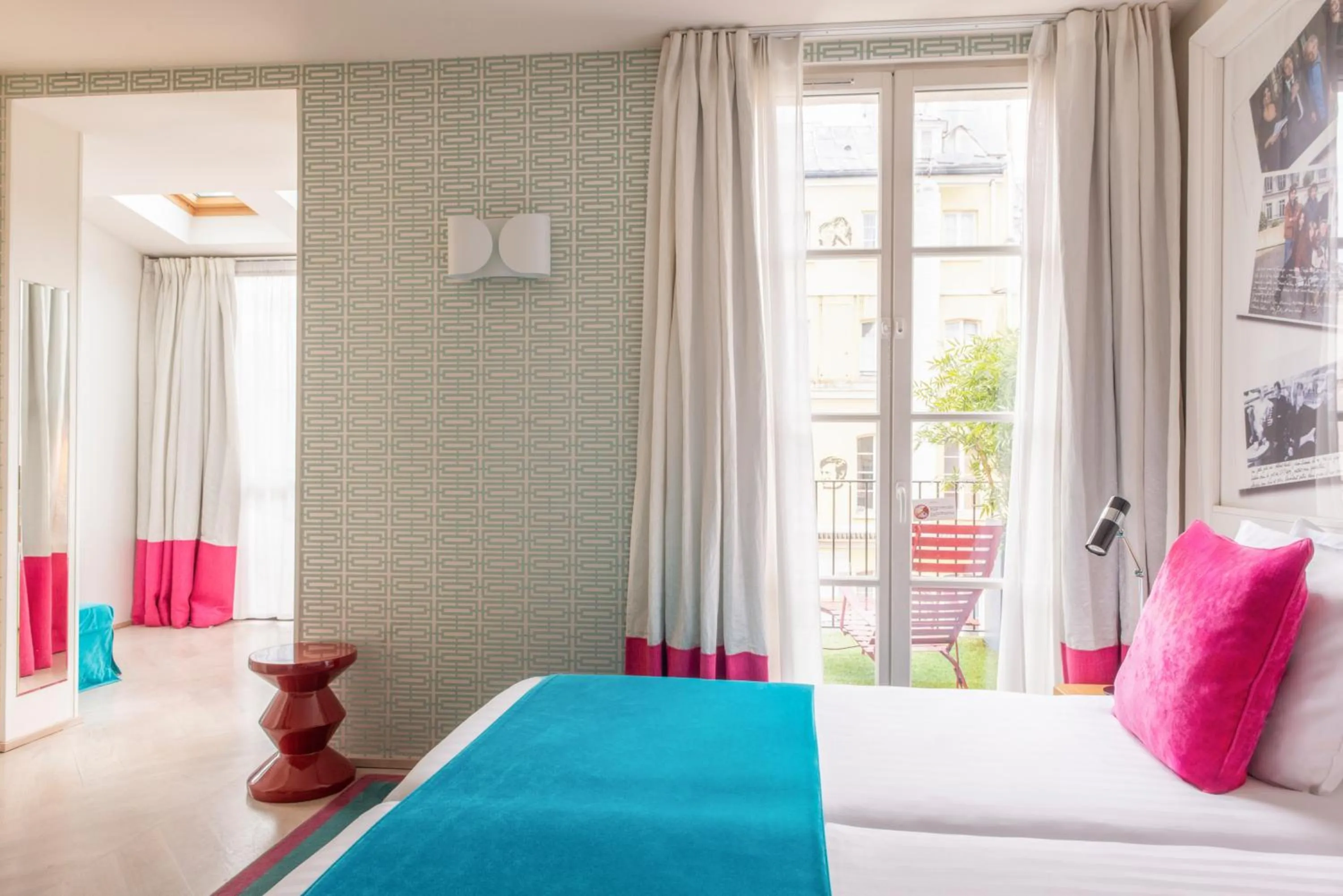 Bedroom, Bed in Le 123 Sébastopol - Astotel