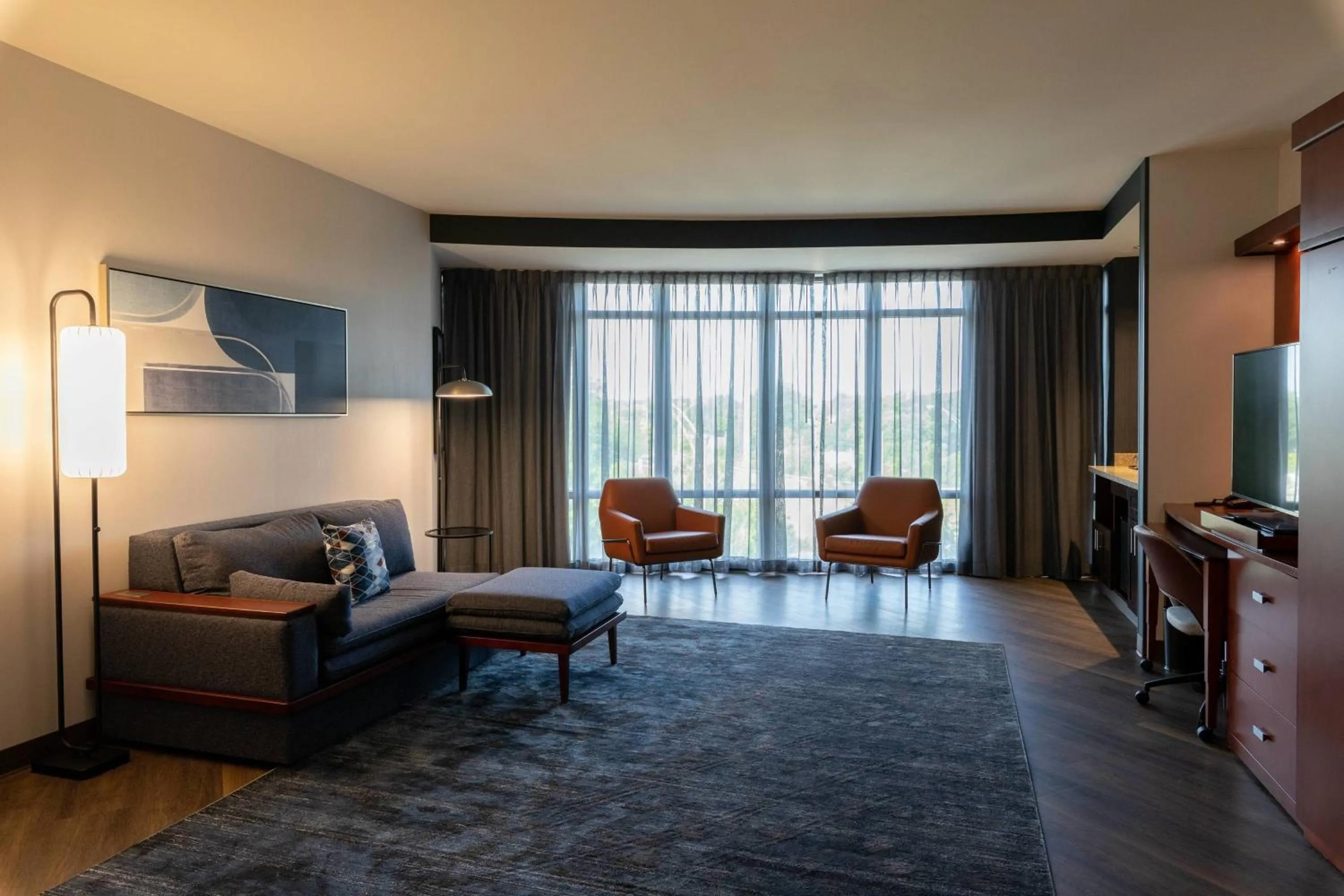Living room in Courtyard by Marriott Cincinnati Midtown/Rookwood