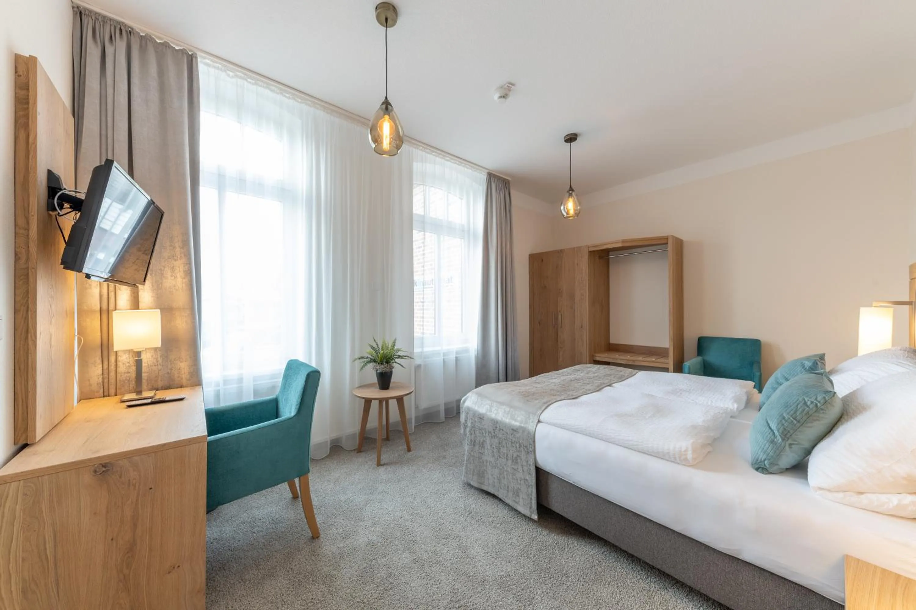 Photo of the whole room, Bed in 24/7 Selfcheckin