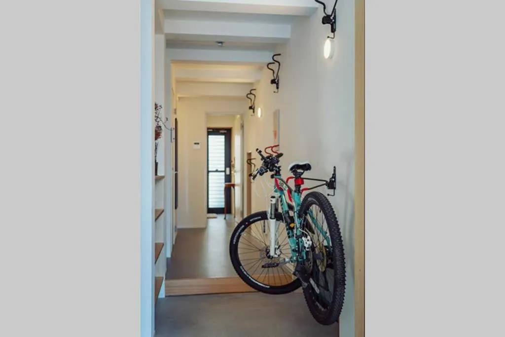 Cycling in HOUS-AGALonomichi