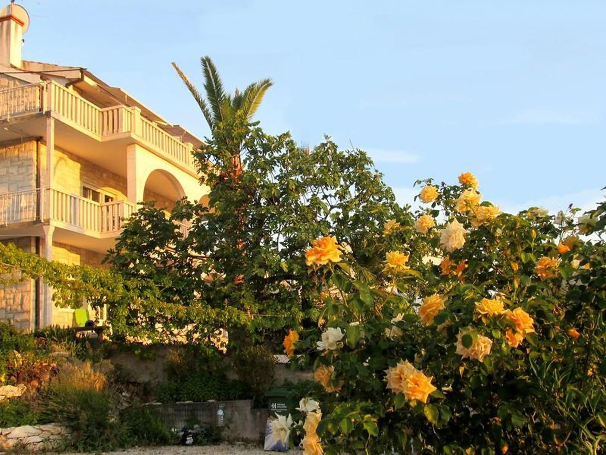 Apartment for two persons with sea view in Trogir near the beach