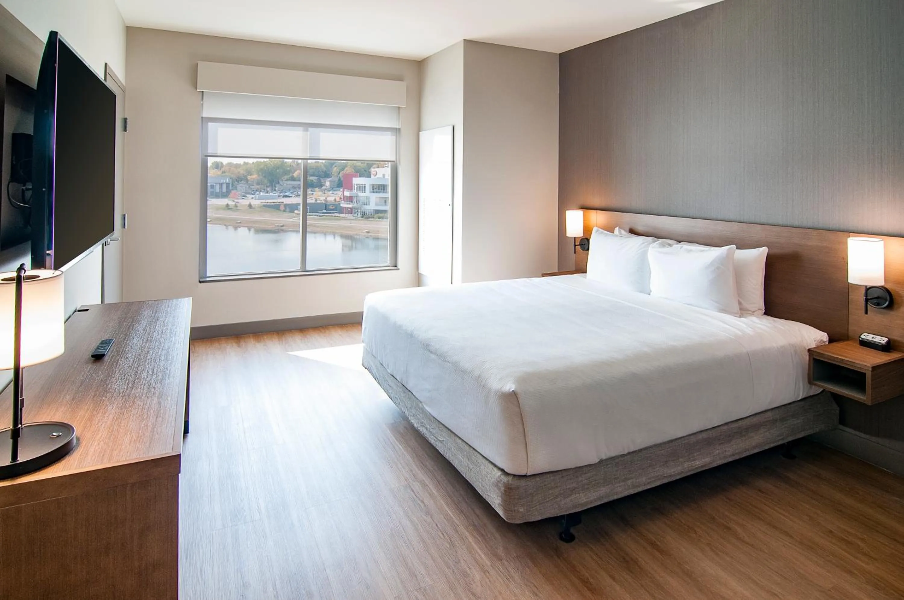 Bed in Hyatt Place Sioux Falls South