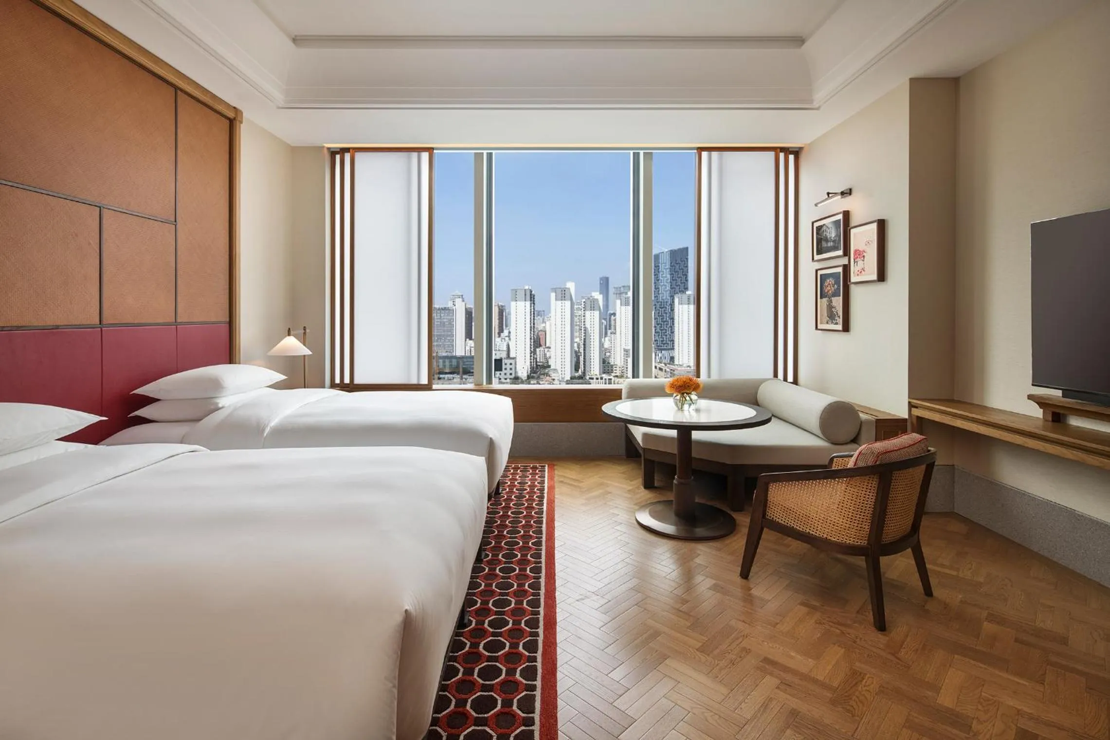 Photo of the whole room, Bed in Andaz Xiamen, By Hyatt