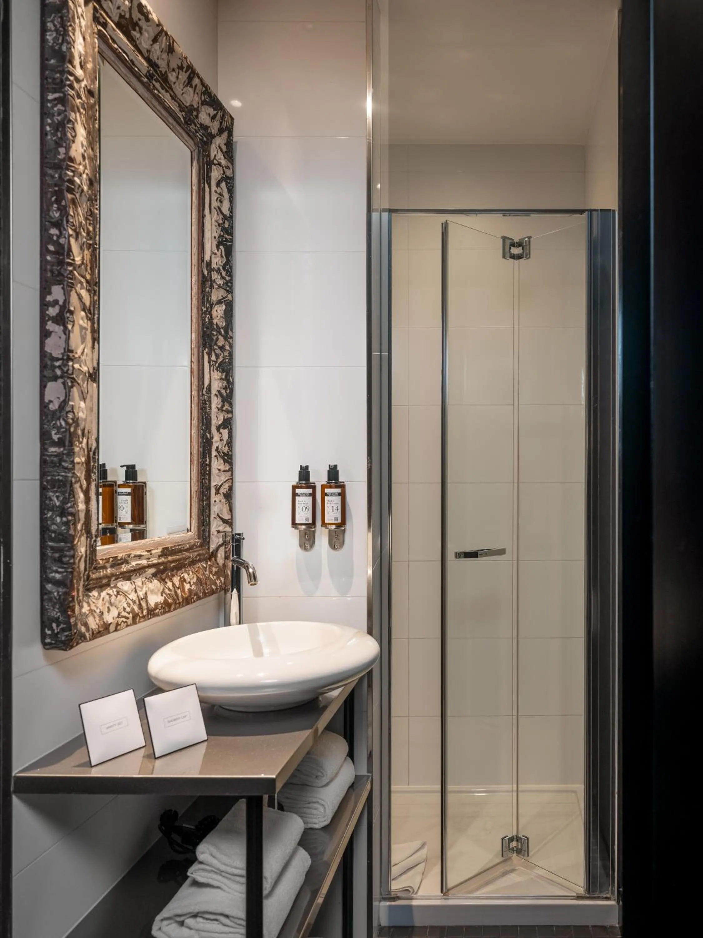 Shower in Grand Hotel Lafayette