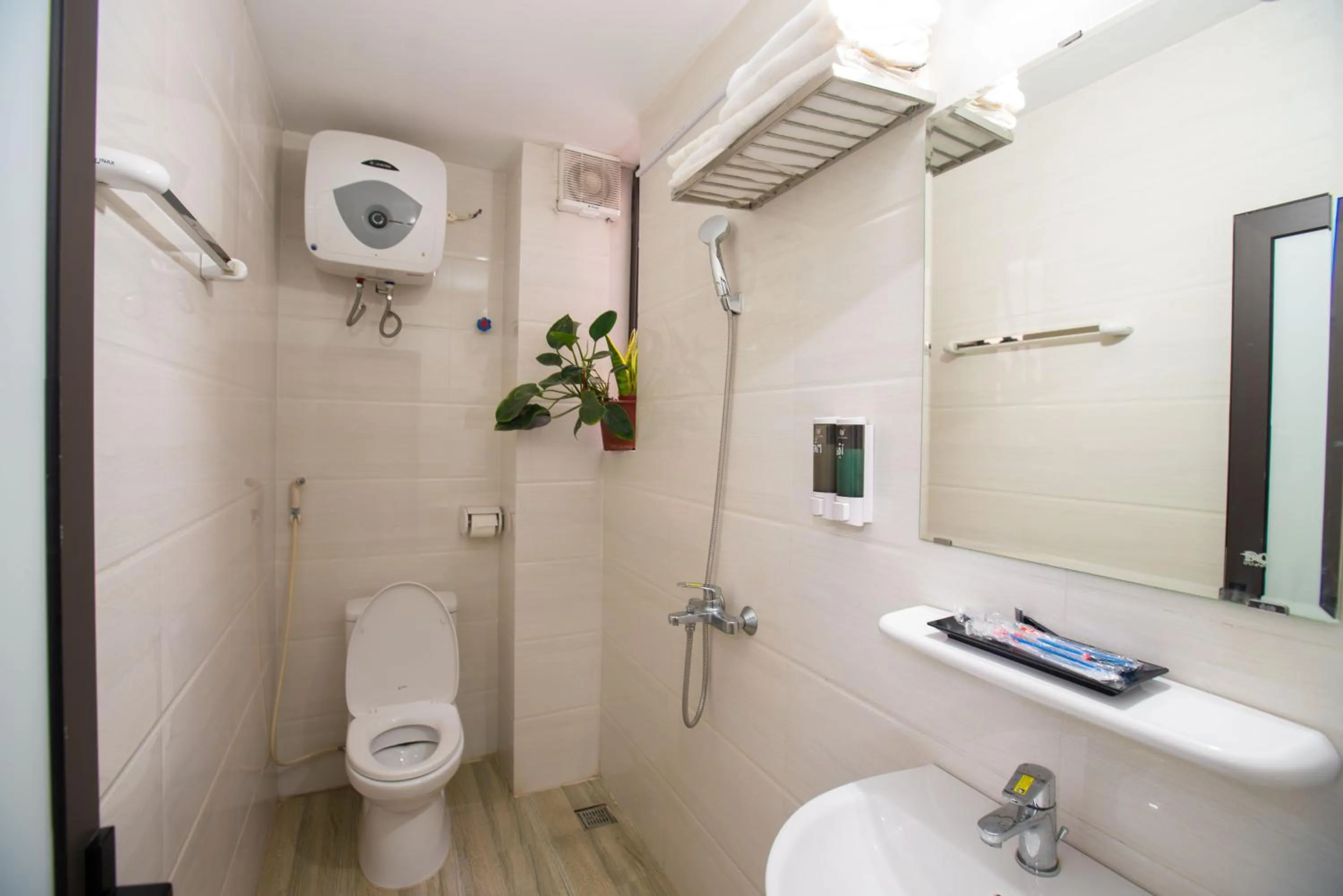 Toilet in Candy Hotel Hạ Long