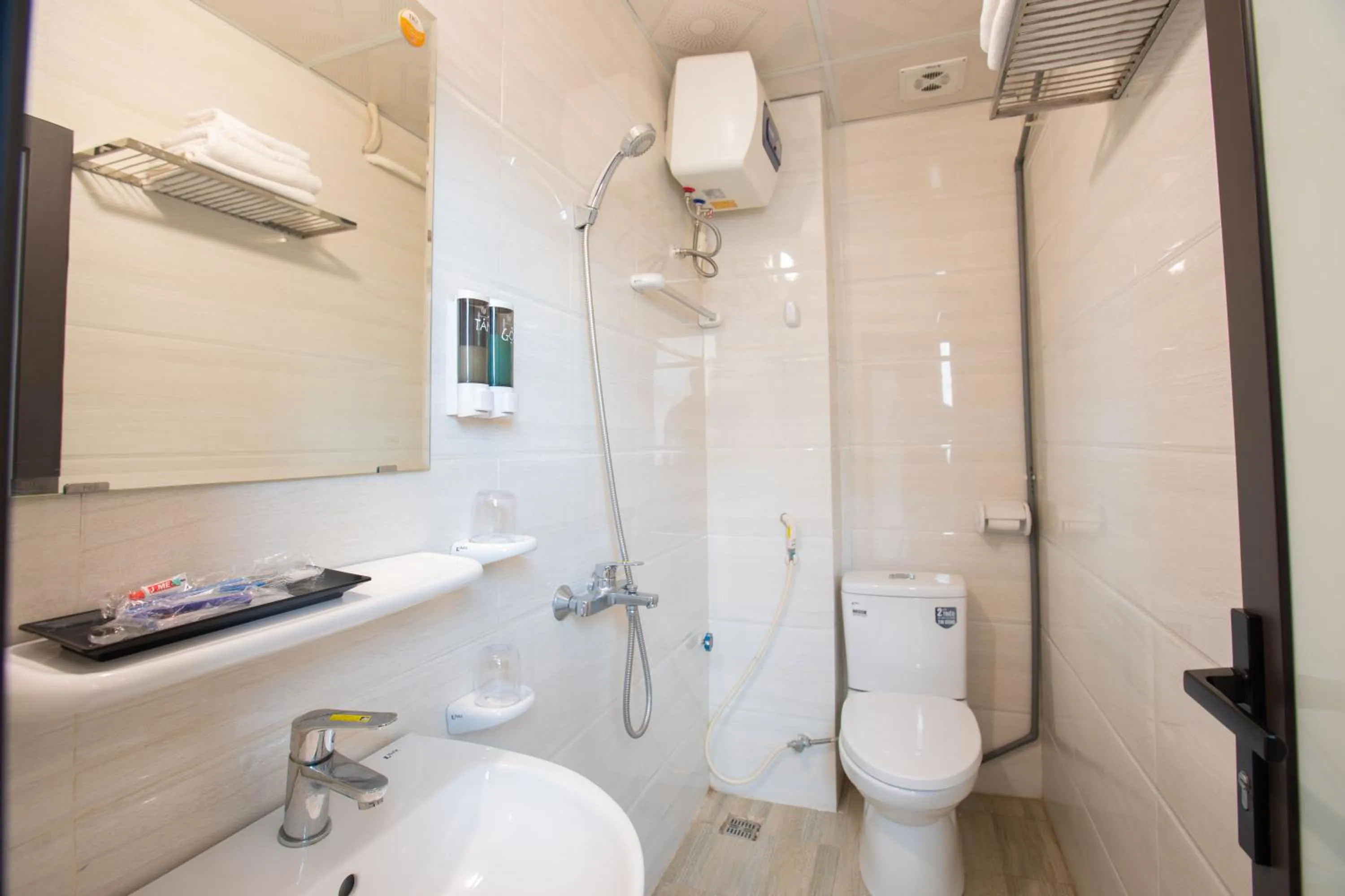 Toilet in Candy Hotel Hạ Long