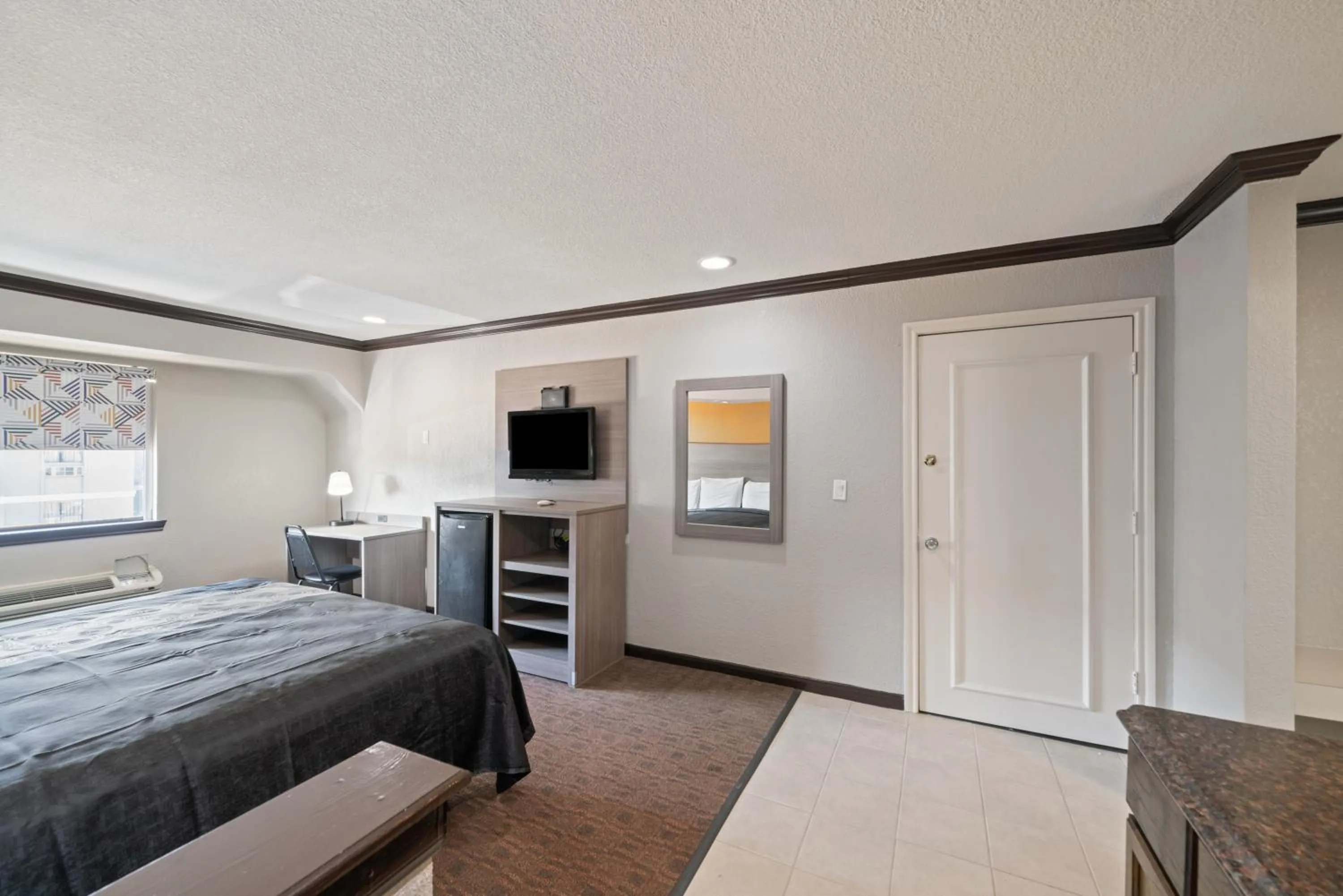 TV and multimedia, Bed in Americas Best Value Inn & Suites Brenham