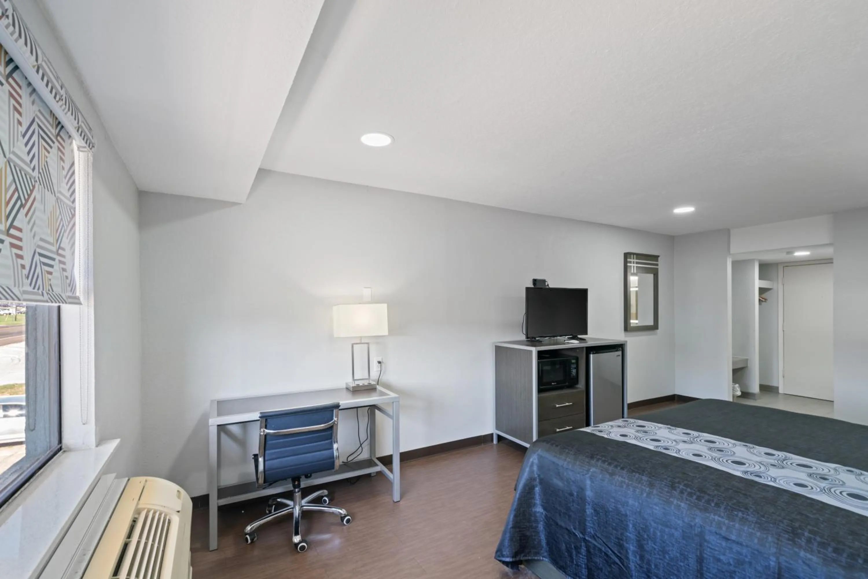 Bed in Americas Best Value Inn & Suites Brenham