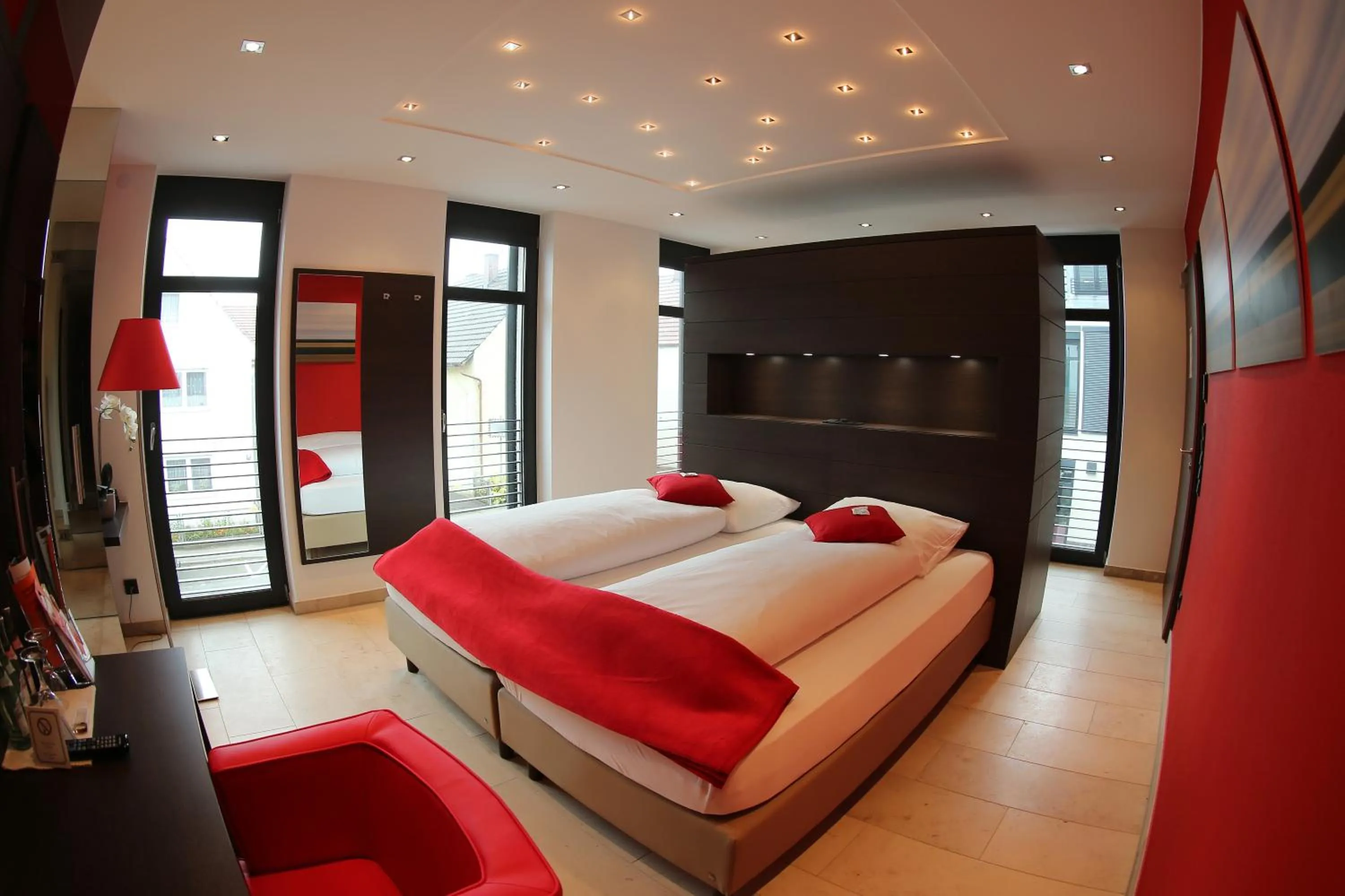 Photo of the whole room, Bed in KH Hotel mit Restaurant