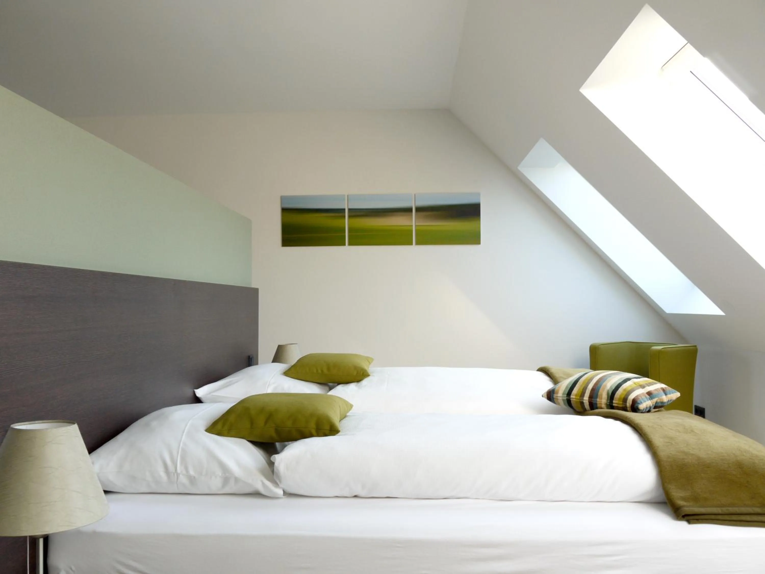 Bed in KH Hotel mit Restaurant