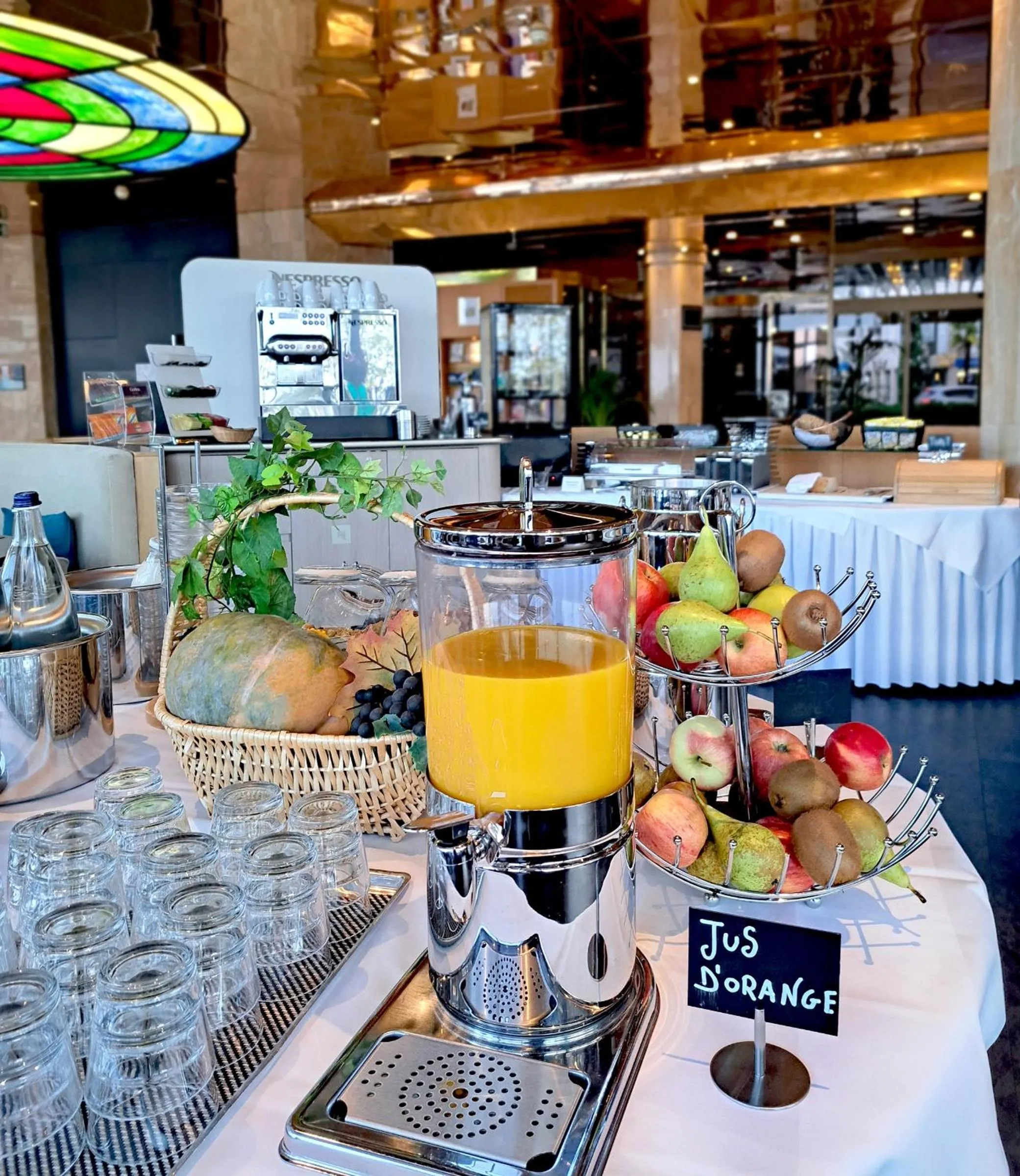 Breakfast in Villa Toscane