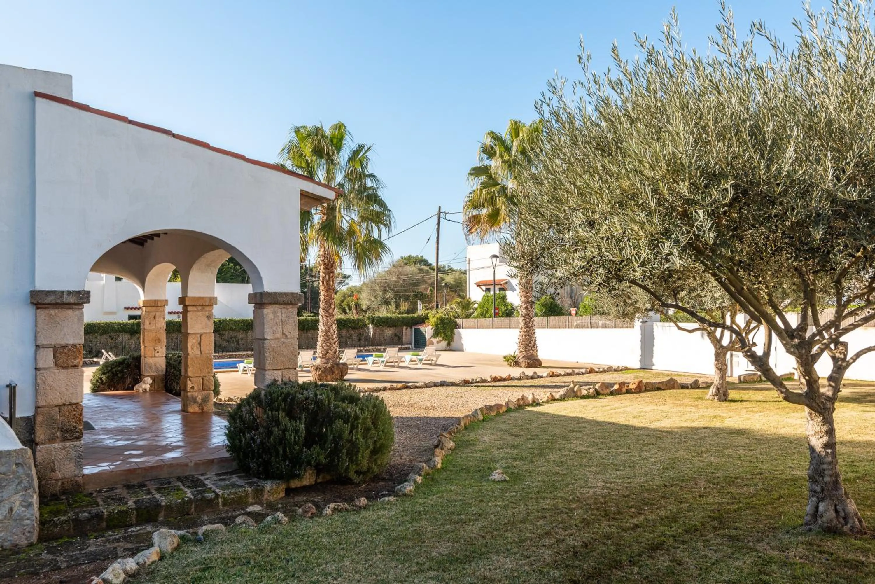 Garden in Villa Binisaret I by Mauter Villas