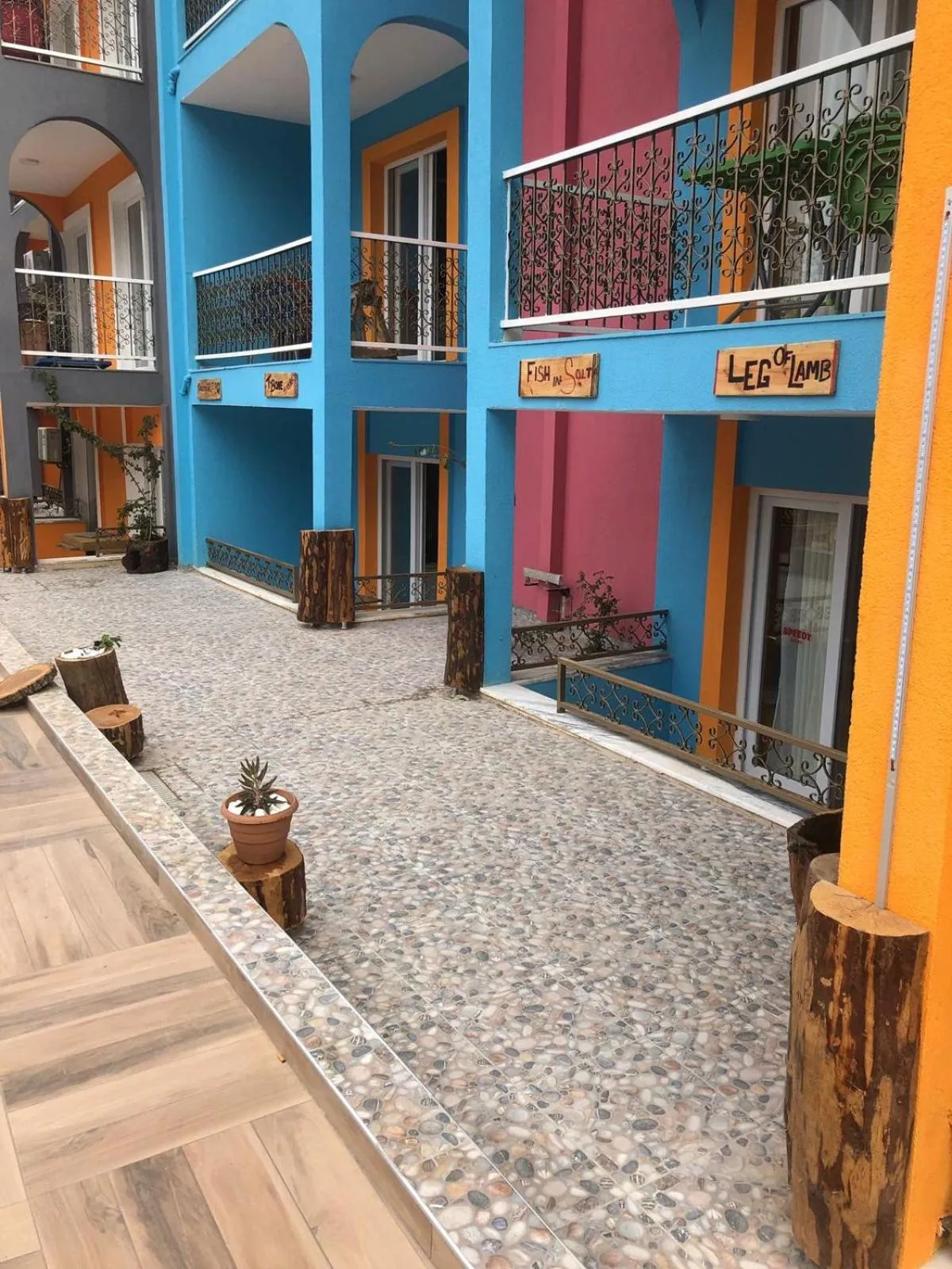 Facade/entrance in Speedy Apart Otel