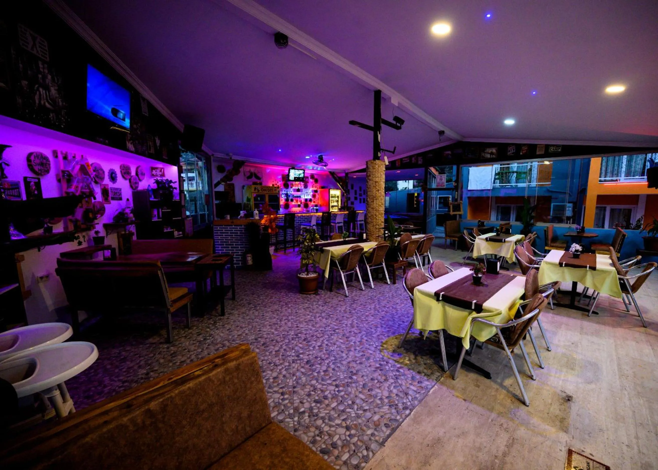 Restaurant/places to eat in Speedy Apart Otel