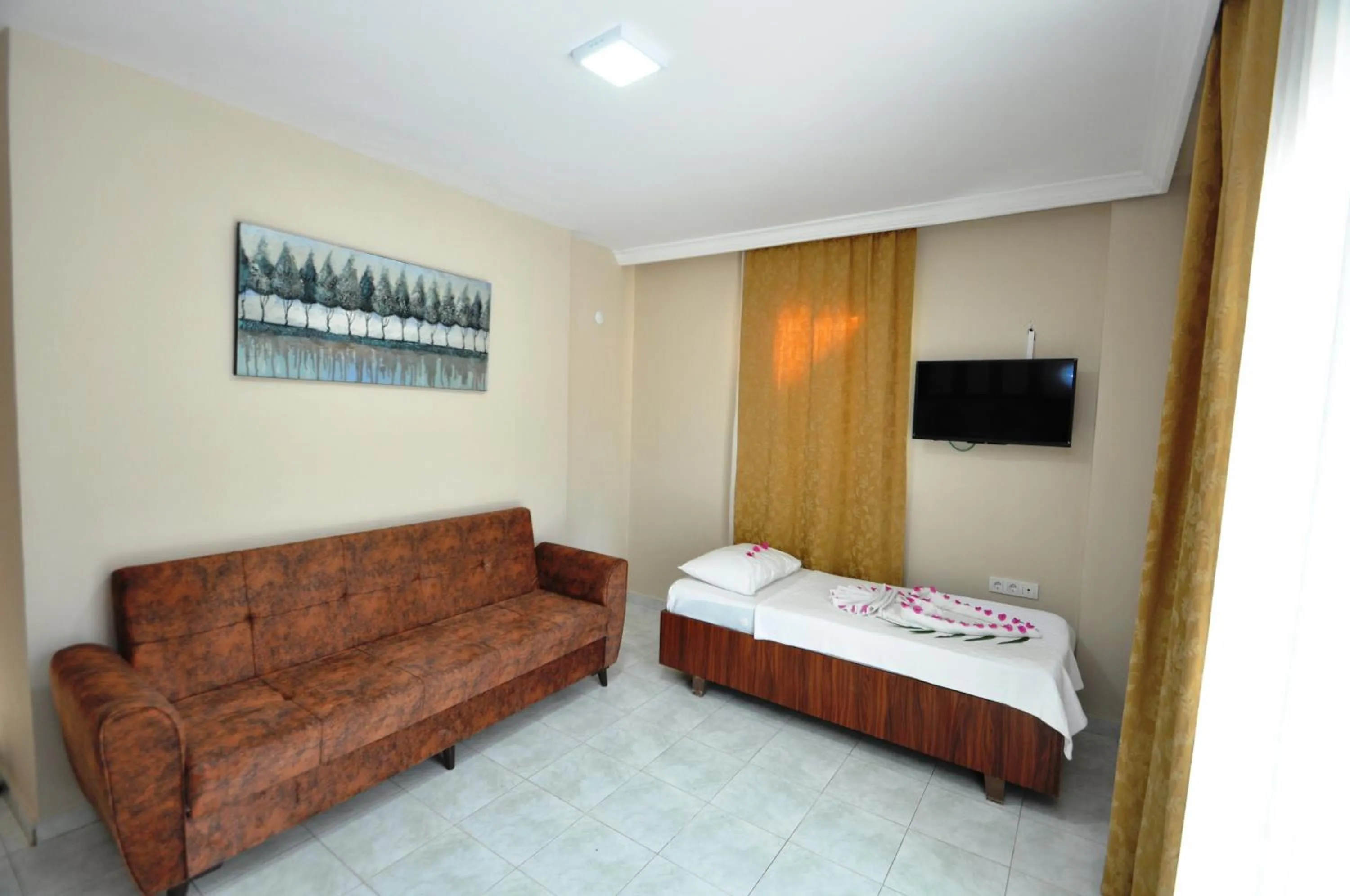 Living room, Bed in Speedy Apart Otel