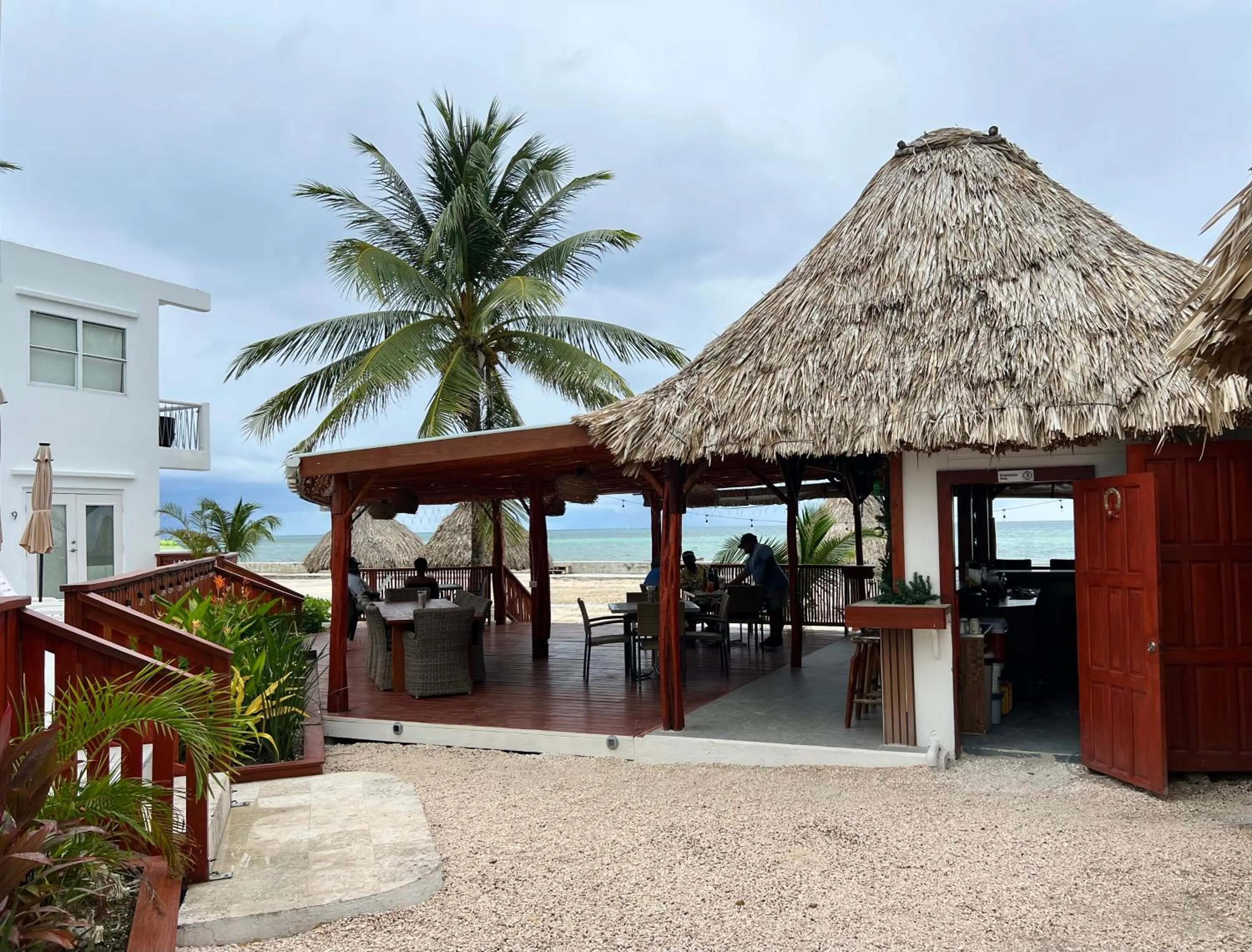 Restaurant/places to eat in Mata Rocks Resort