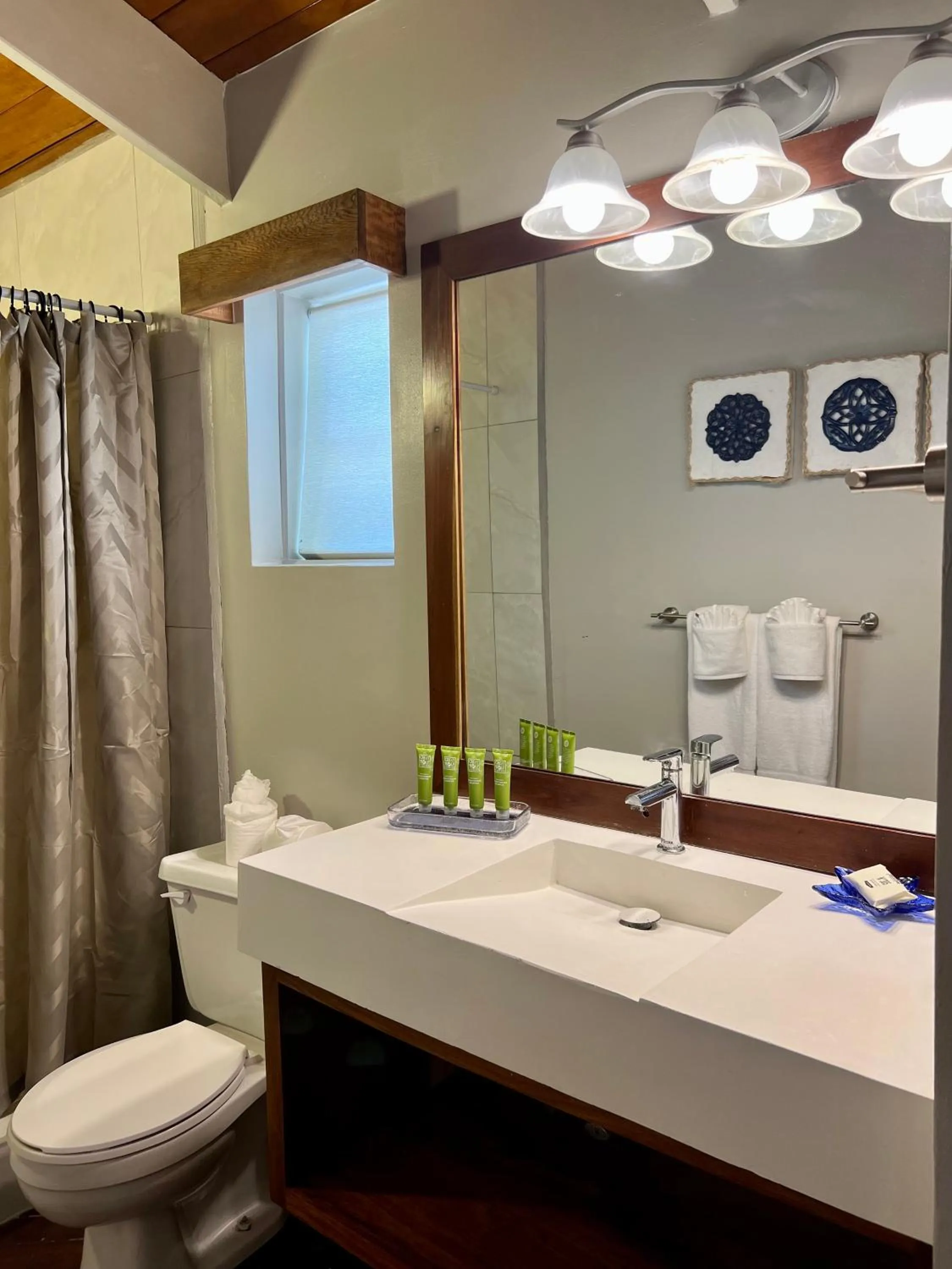 Bathroom in Mata Rocks Resort